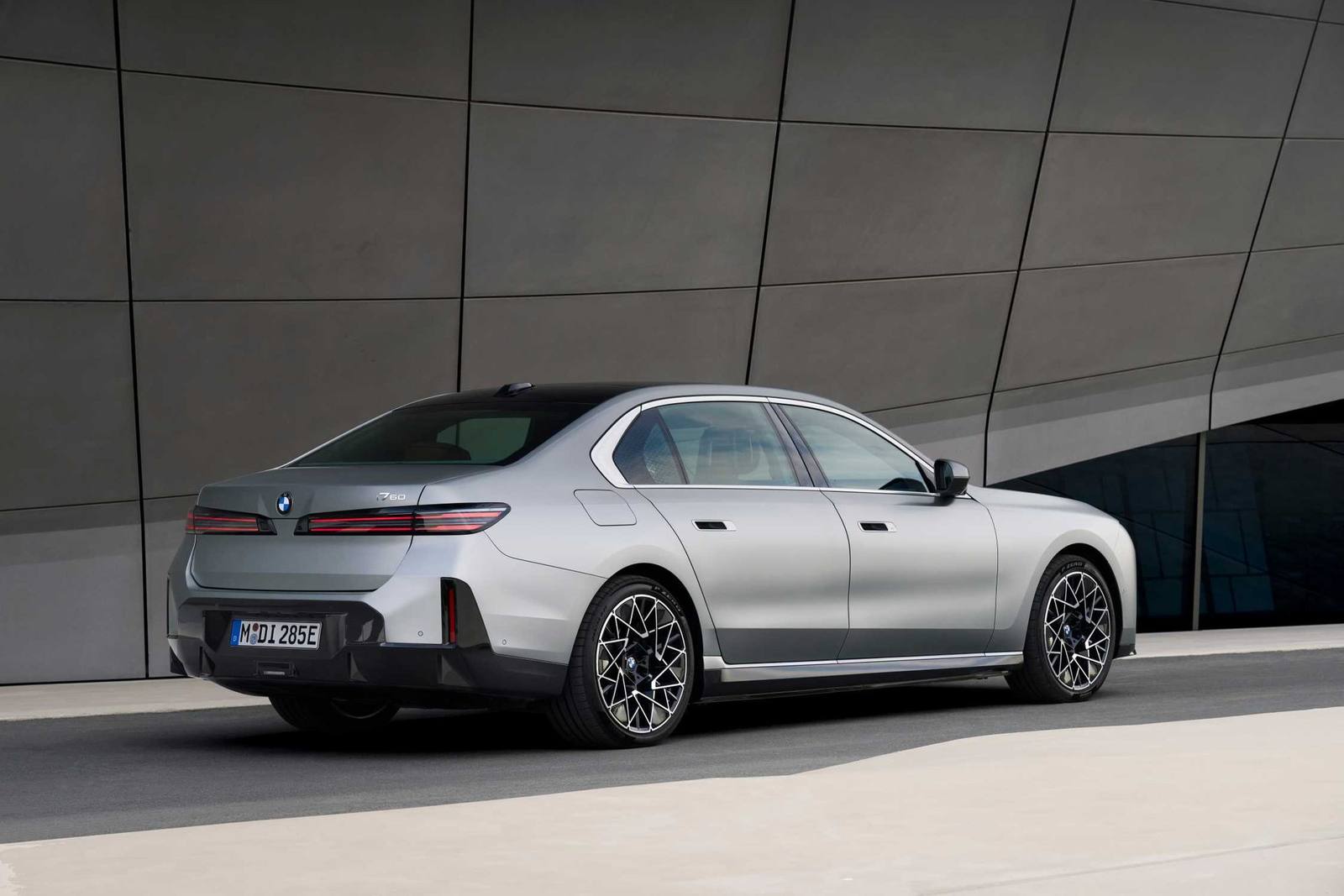 xDrive60