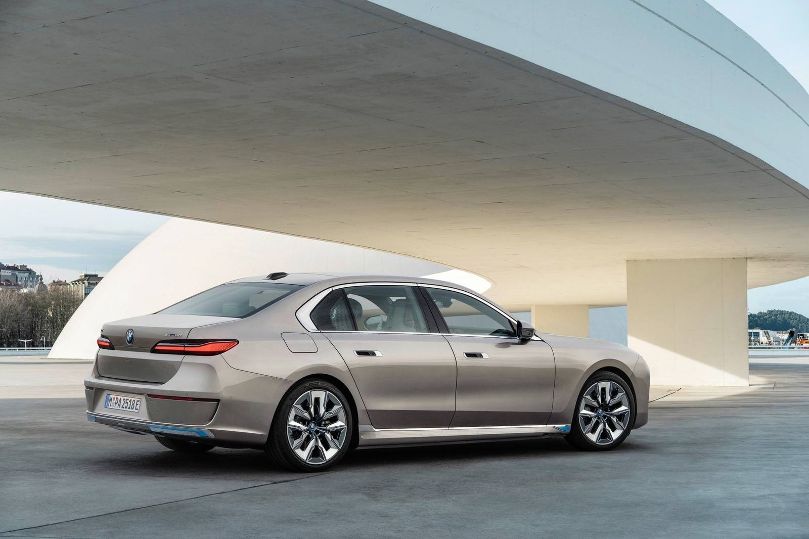 xDrive60