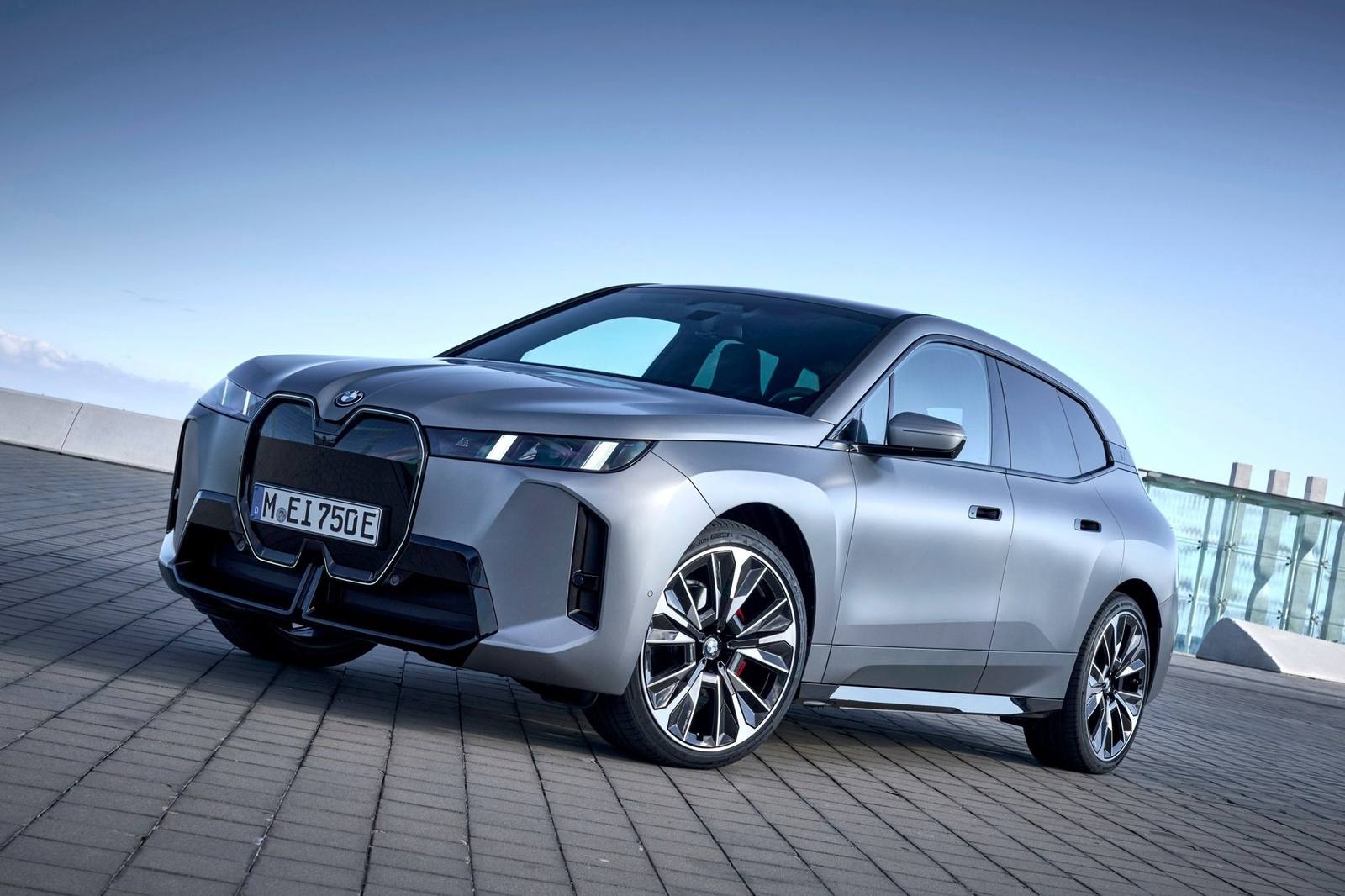 xDrive60