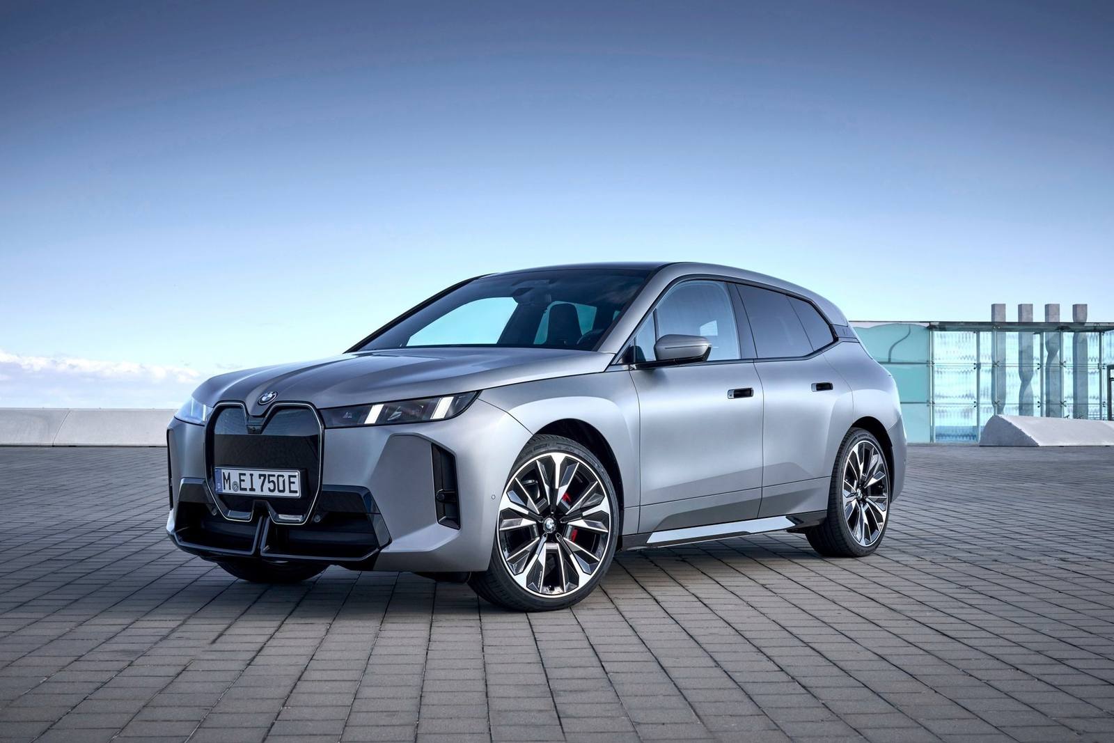 xDrive60