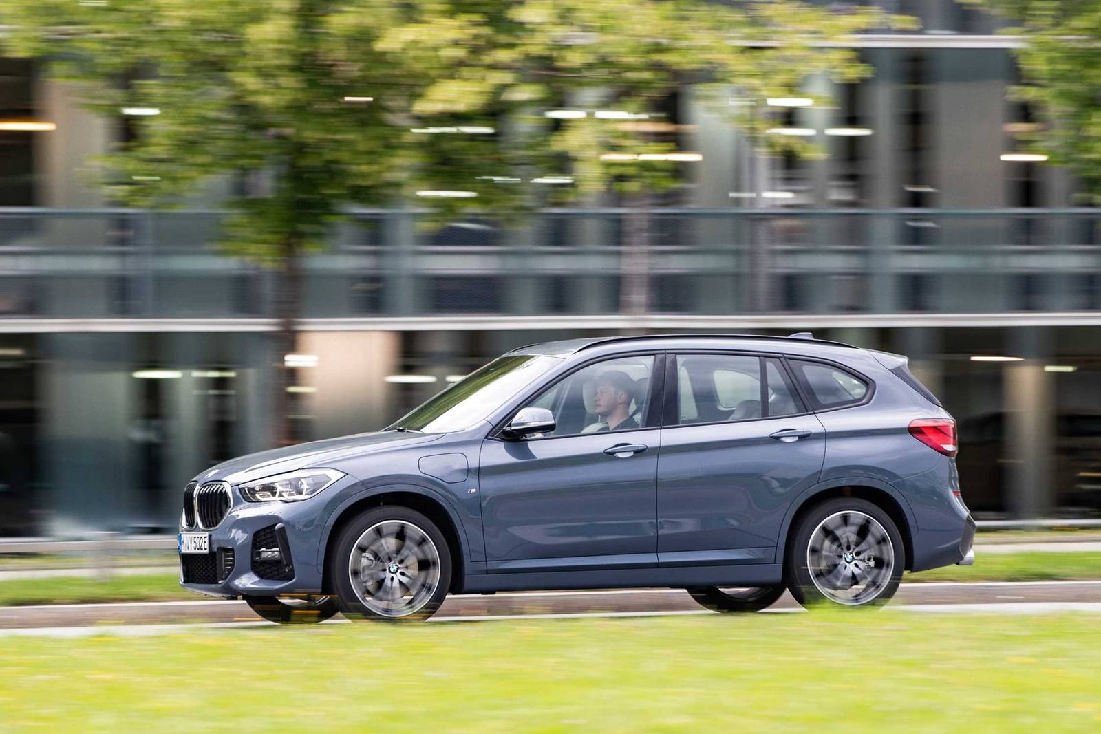 xDrive25e