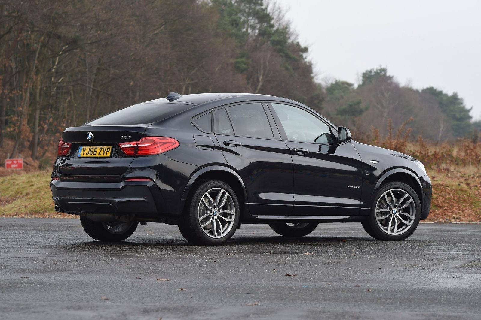 xDrive20i