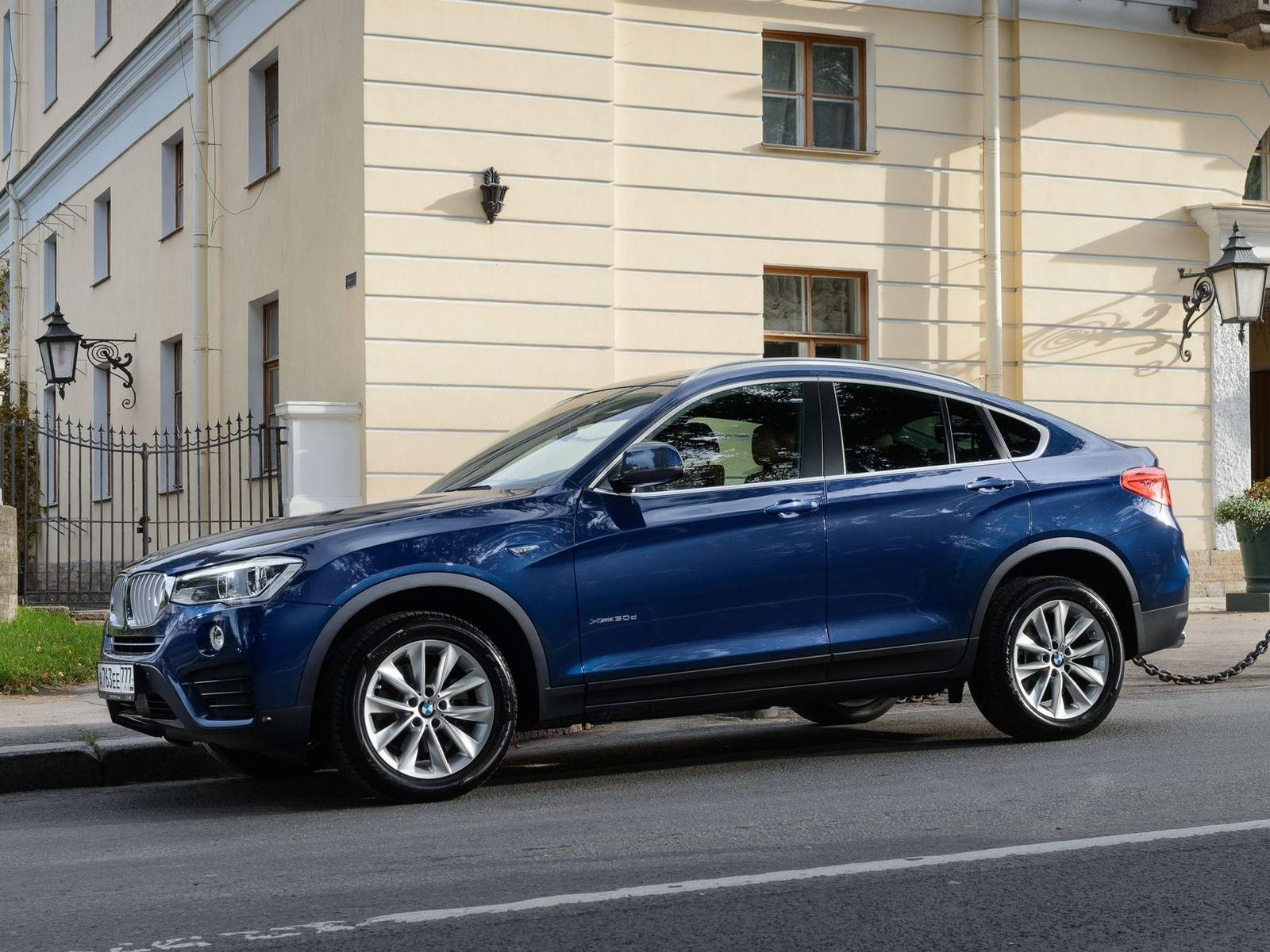 xDrive20i