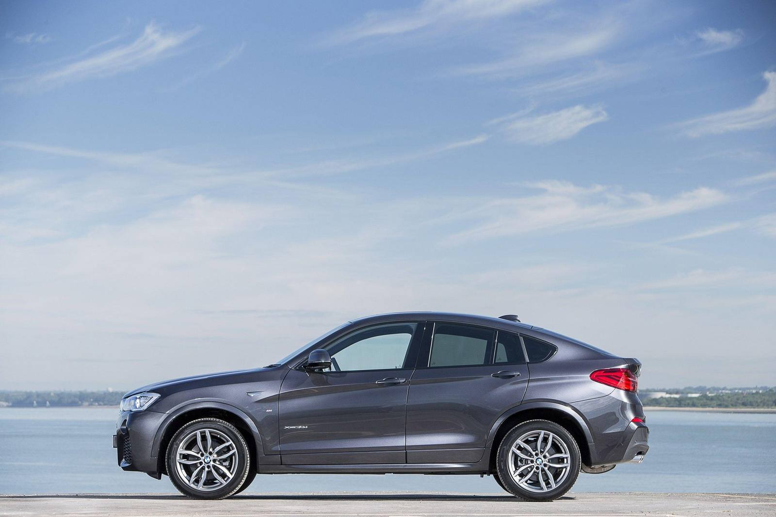 xDrive20i
