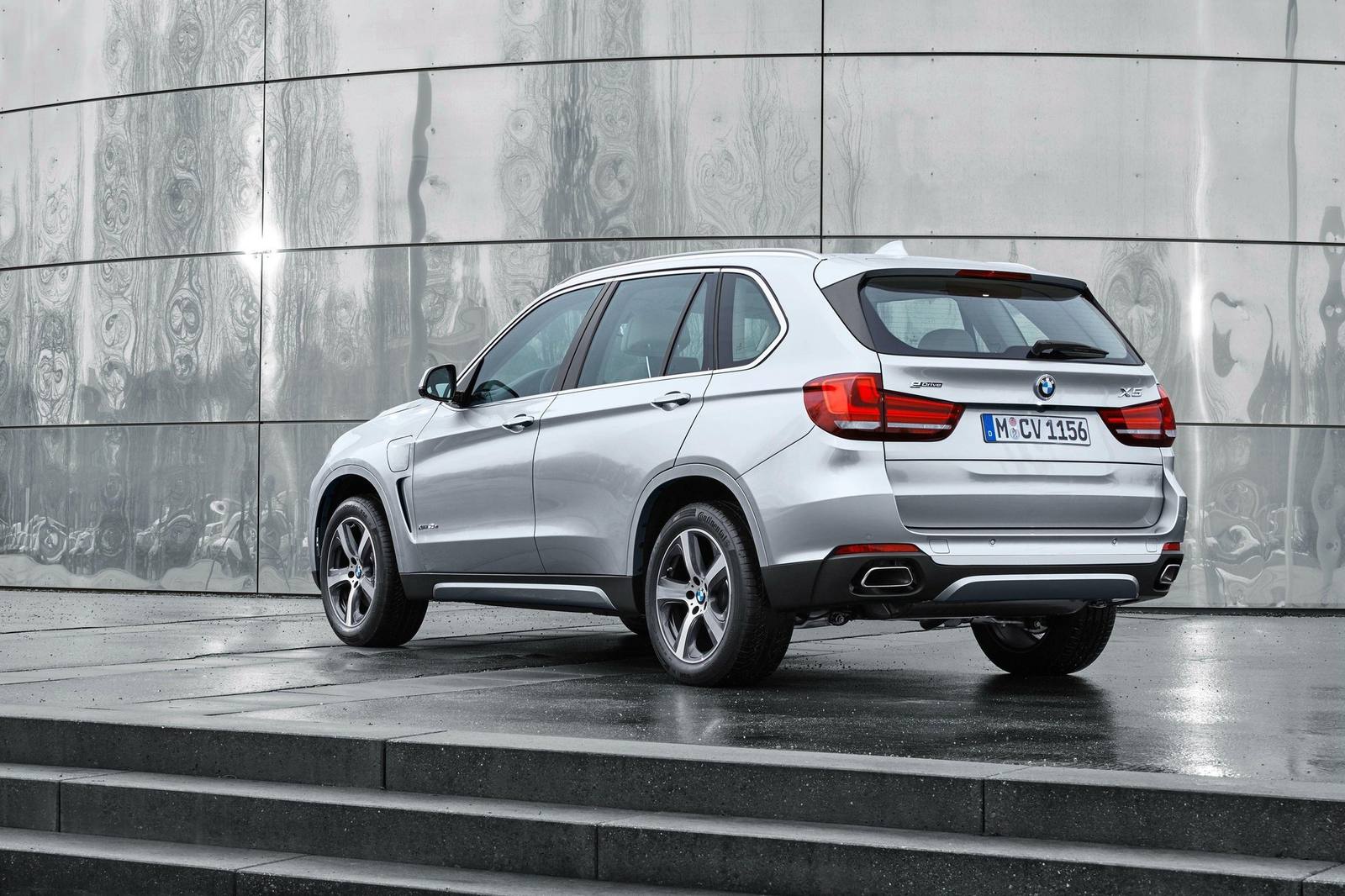 xDrive40e
