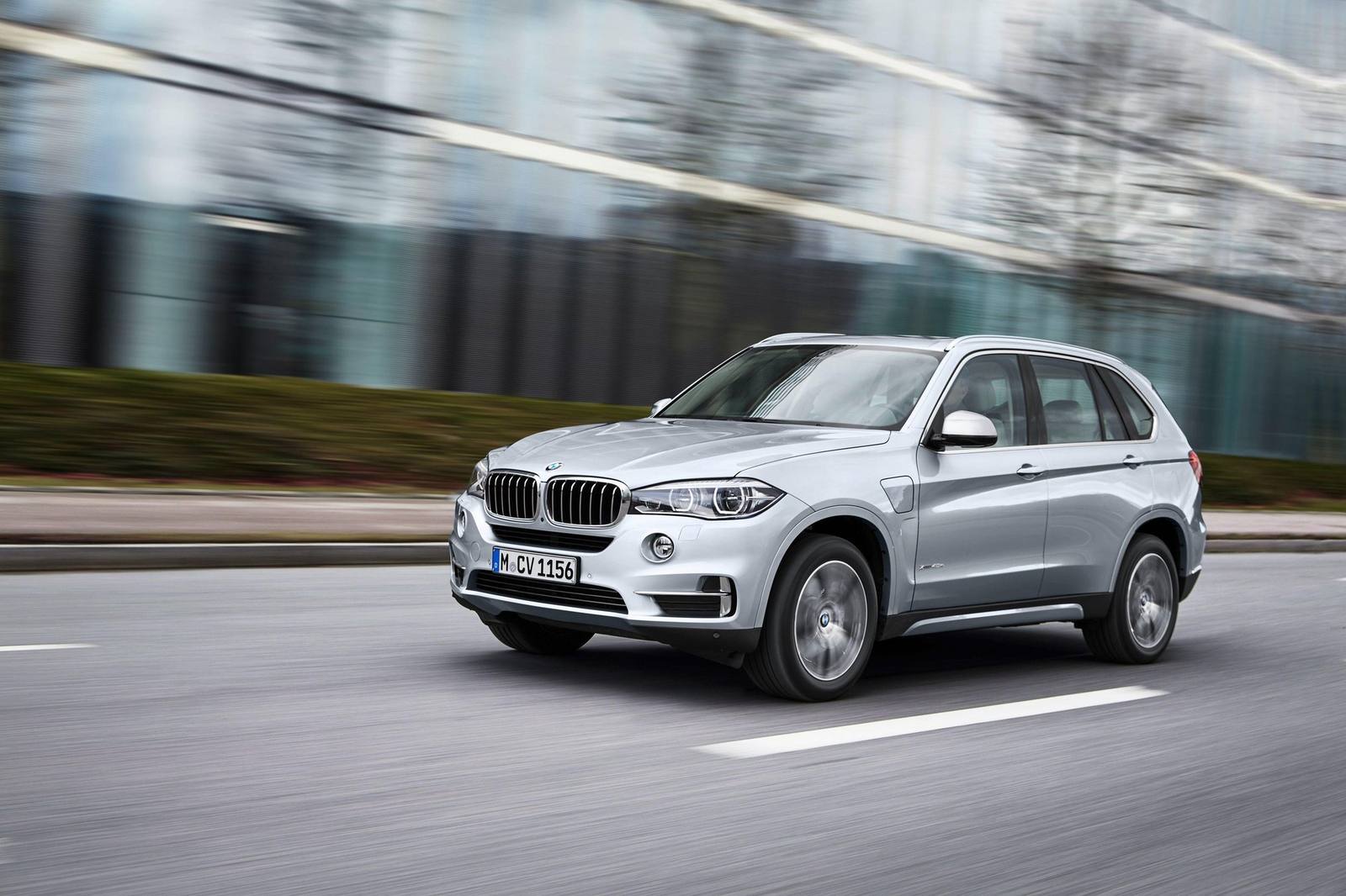 xDrive40e