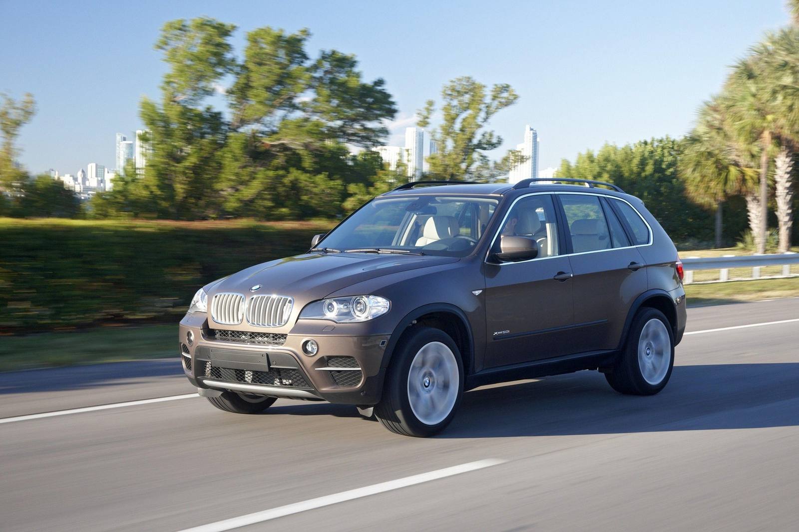 xDrive50i