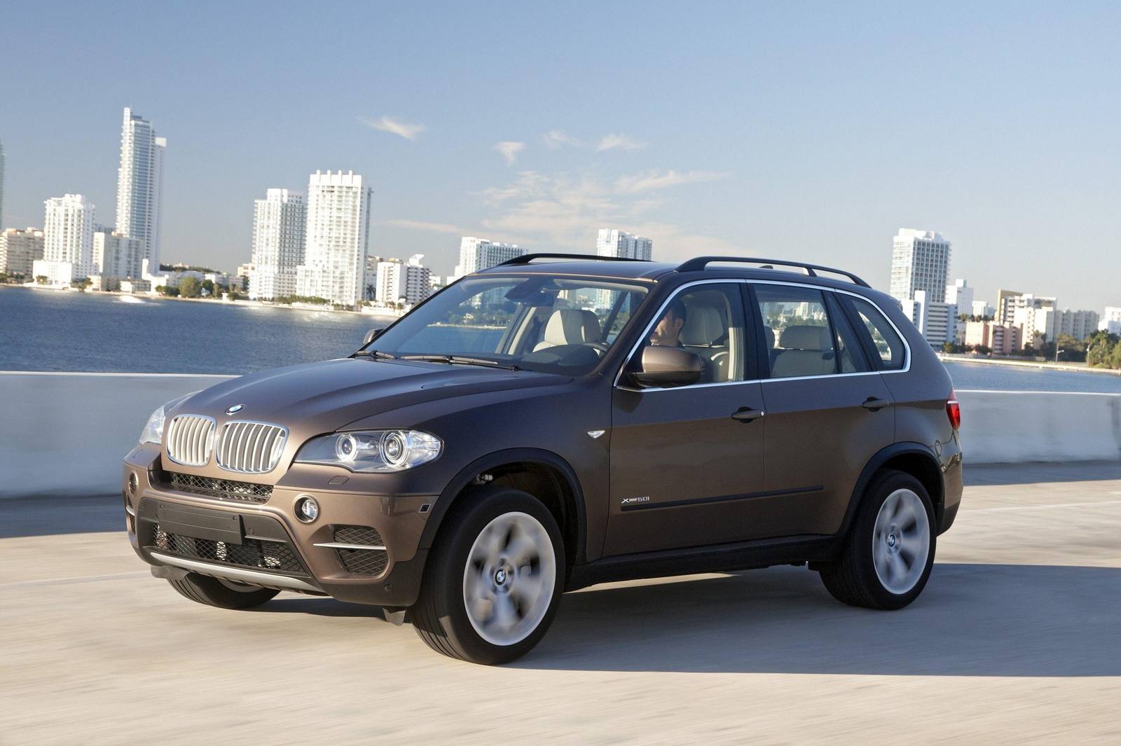 xDrive50i