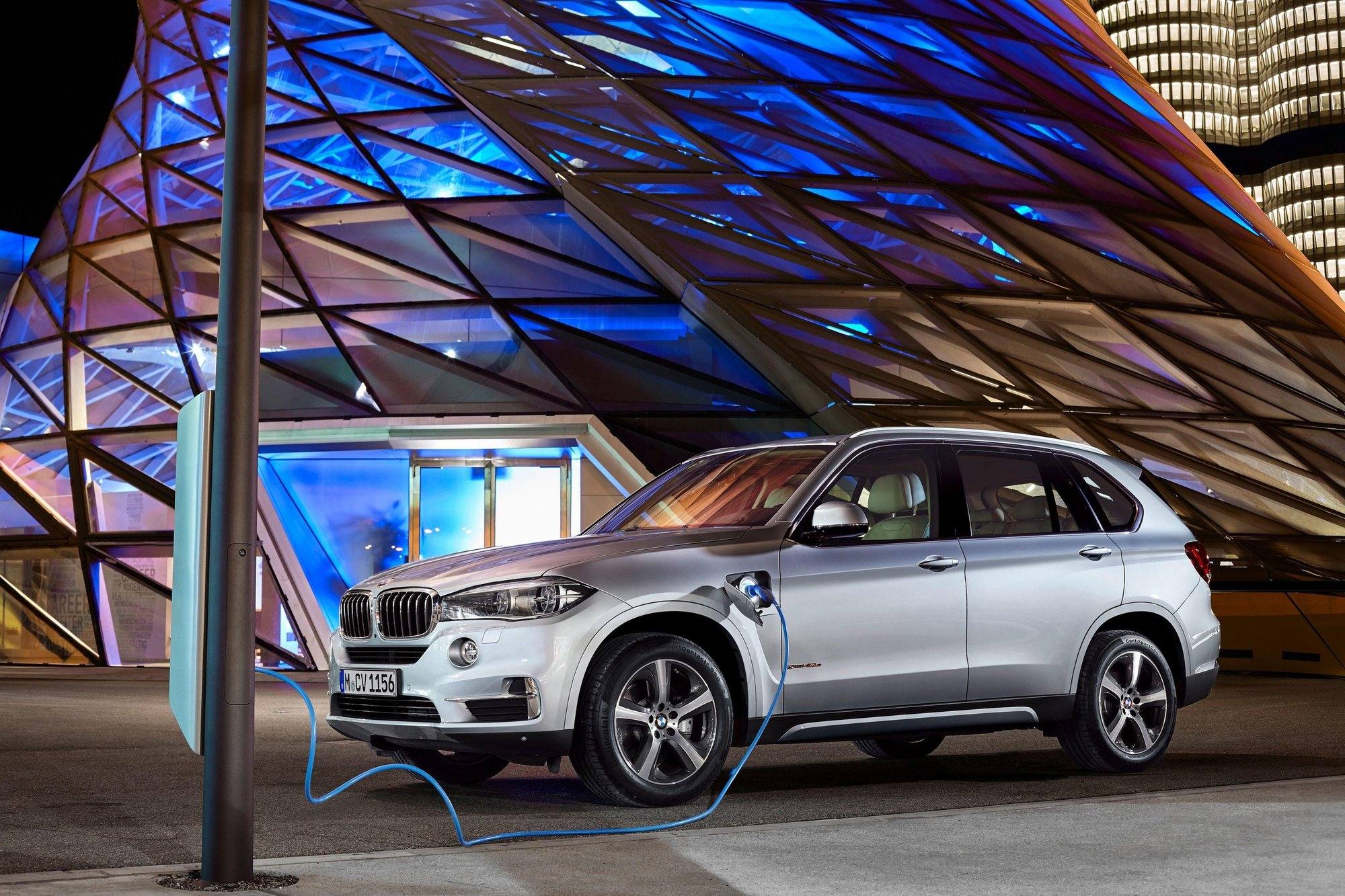 xDrive40e