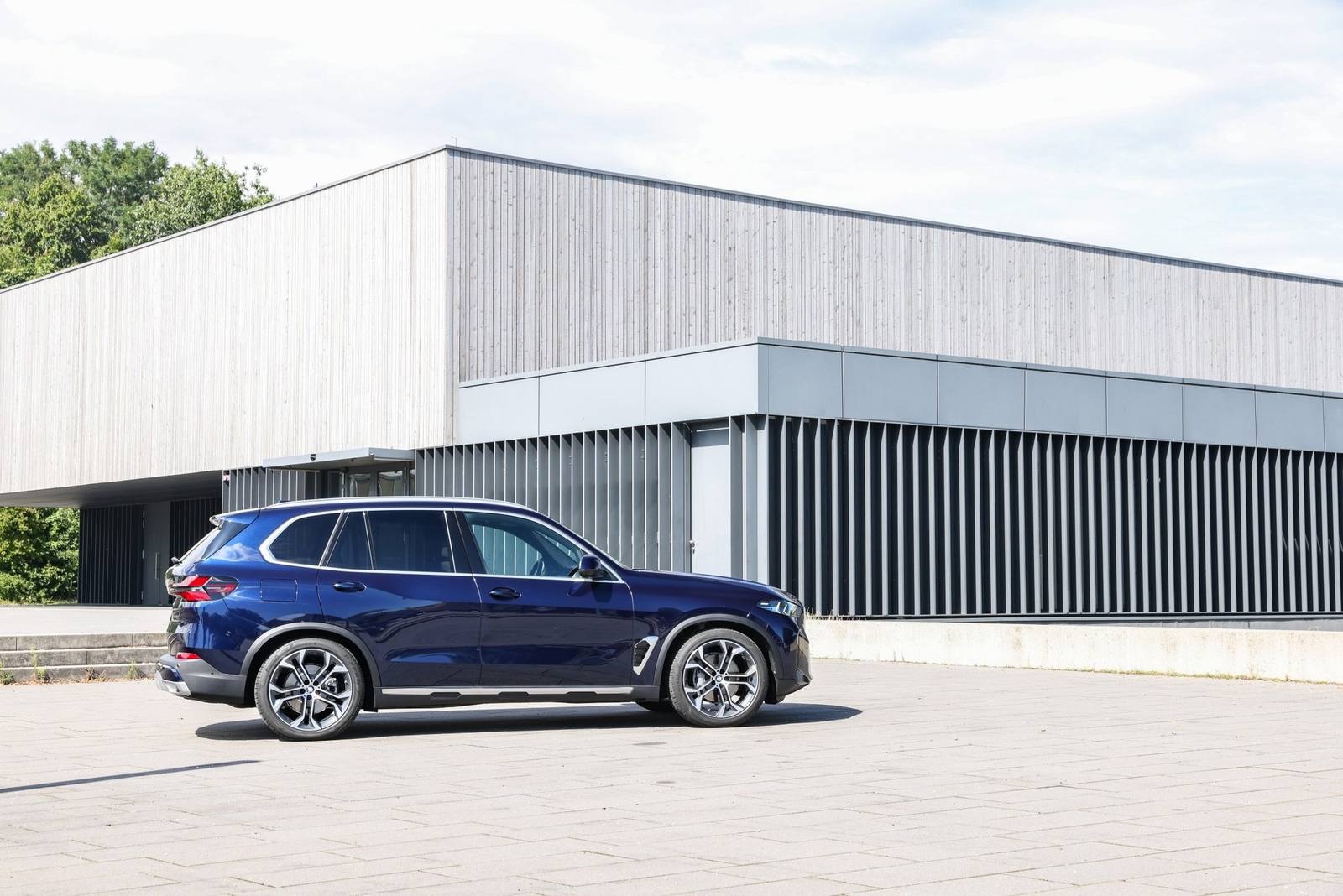 xDrive40i