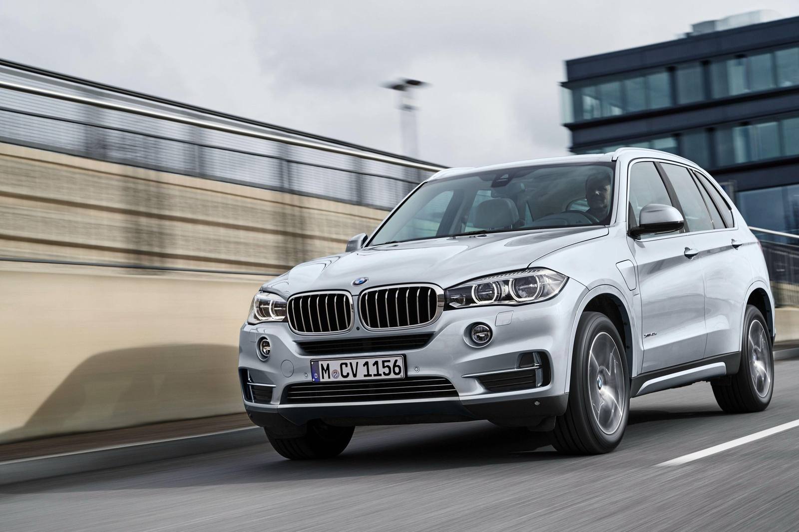 xDrive40e