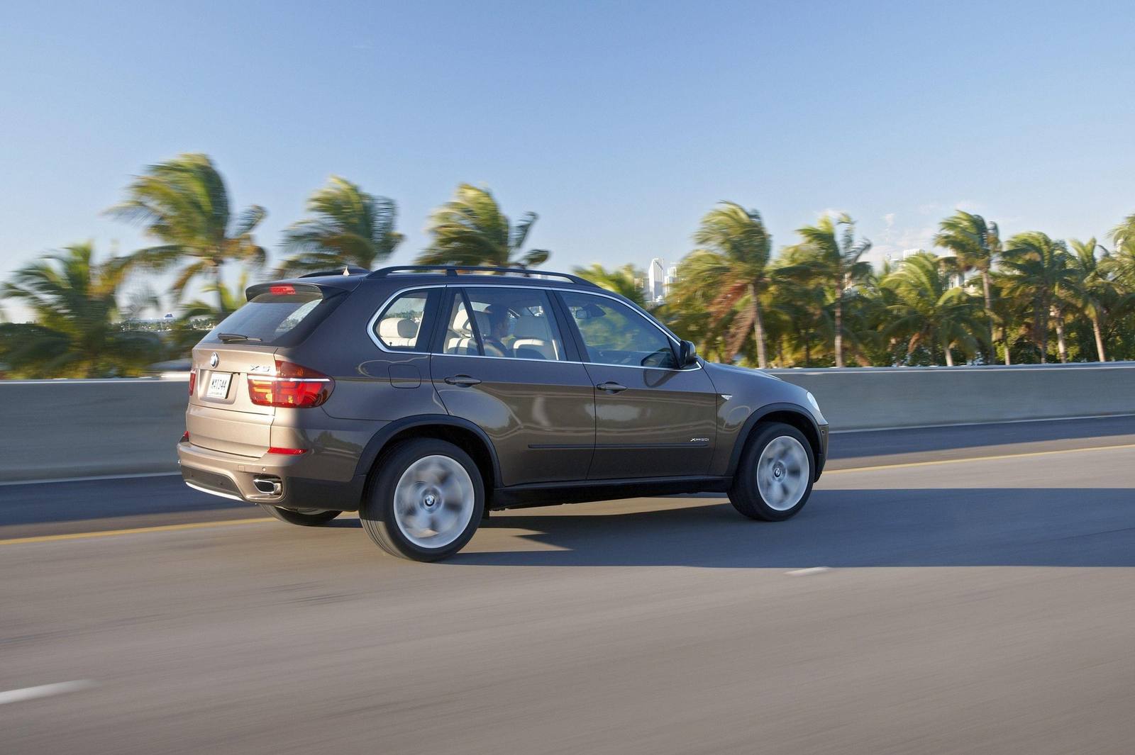 xDrive50i