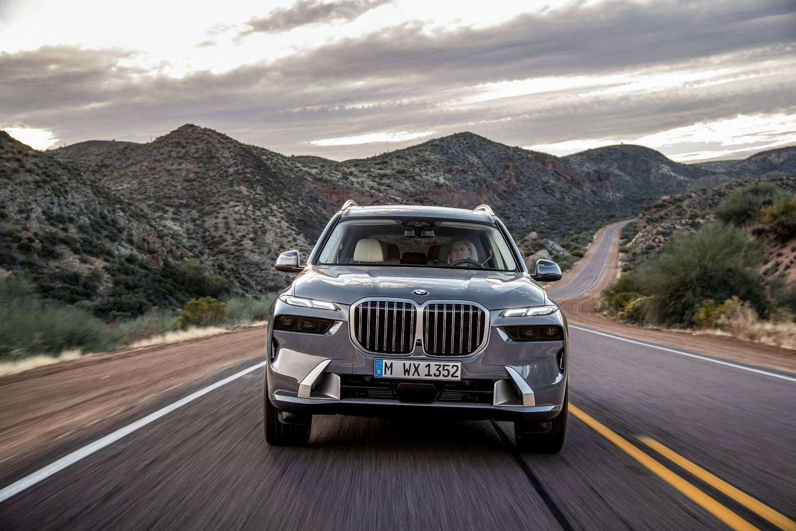 xDrive40i