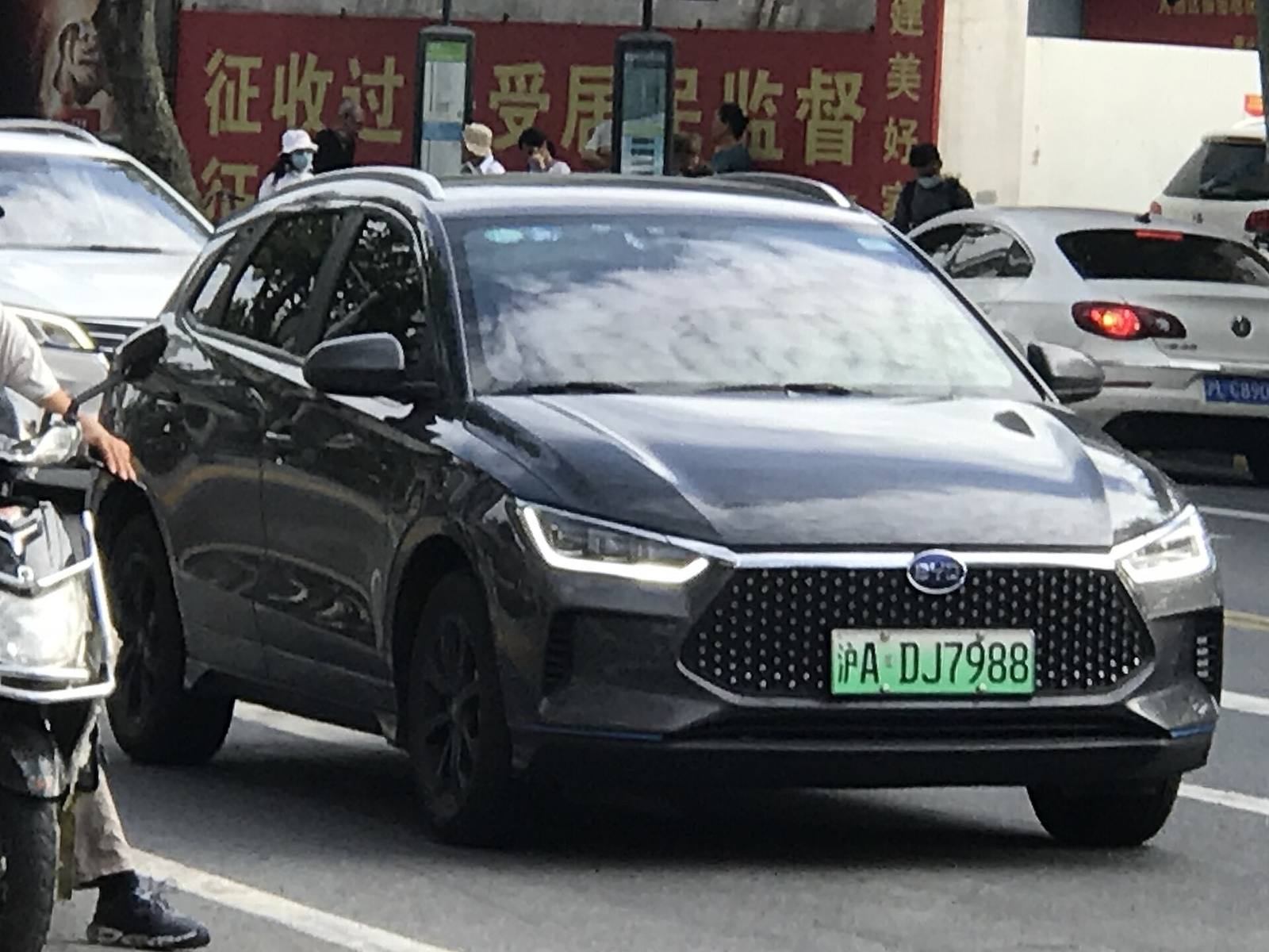 e2 Standard 305