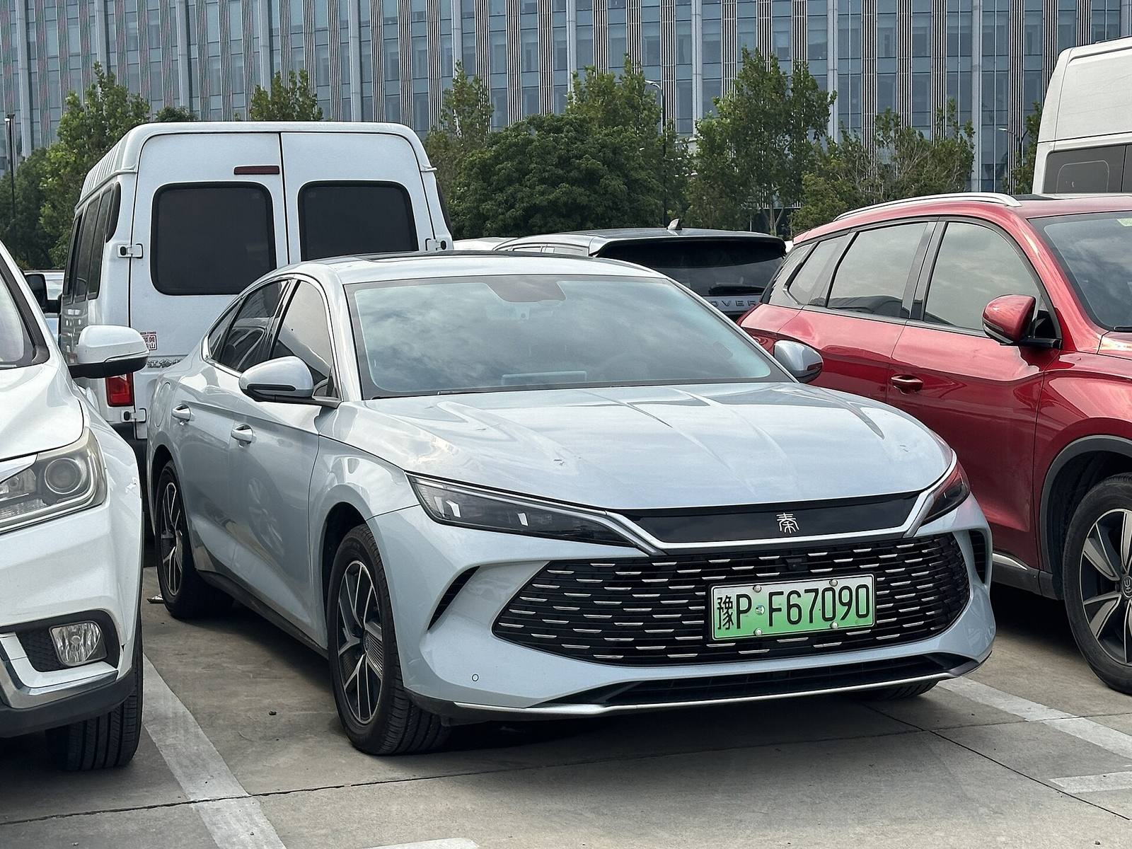 Qin L EV 470km