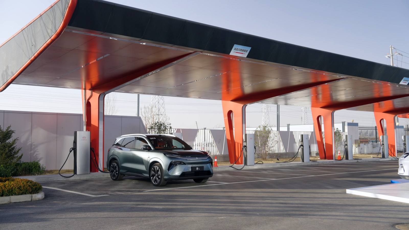 Tang L EV AWD