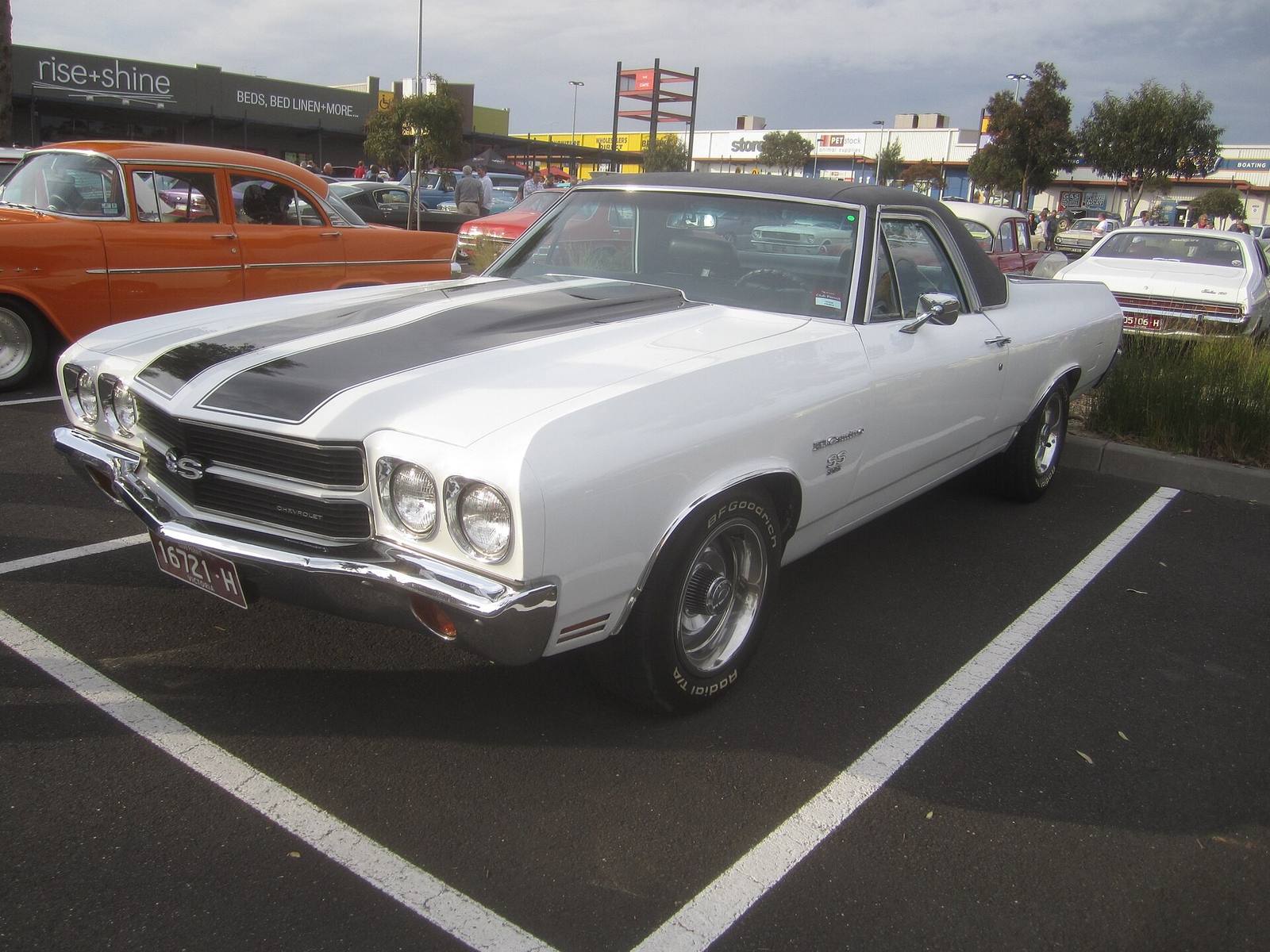 4.3 V6