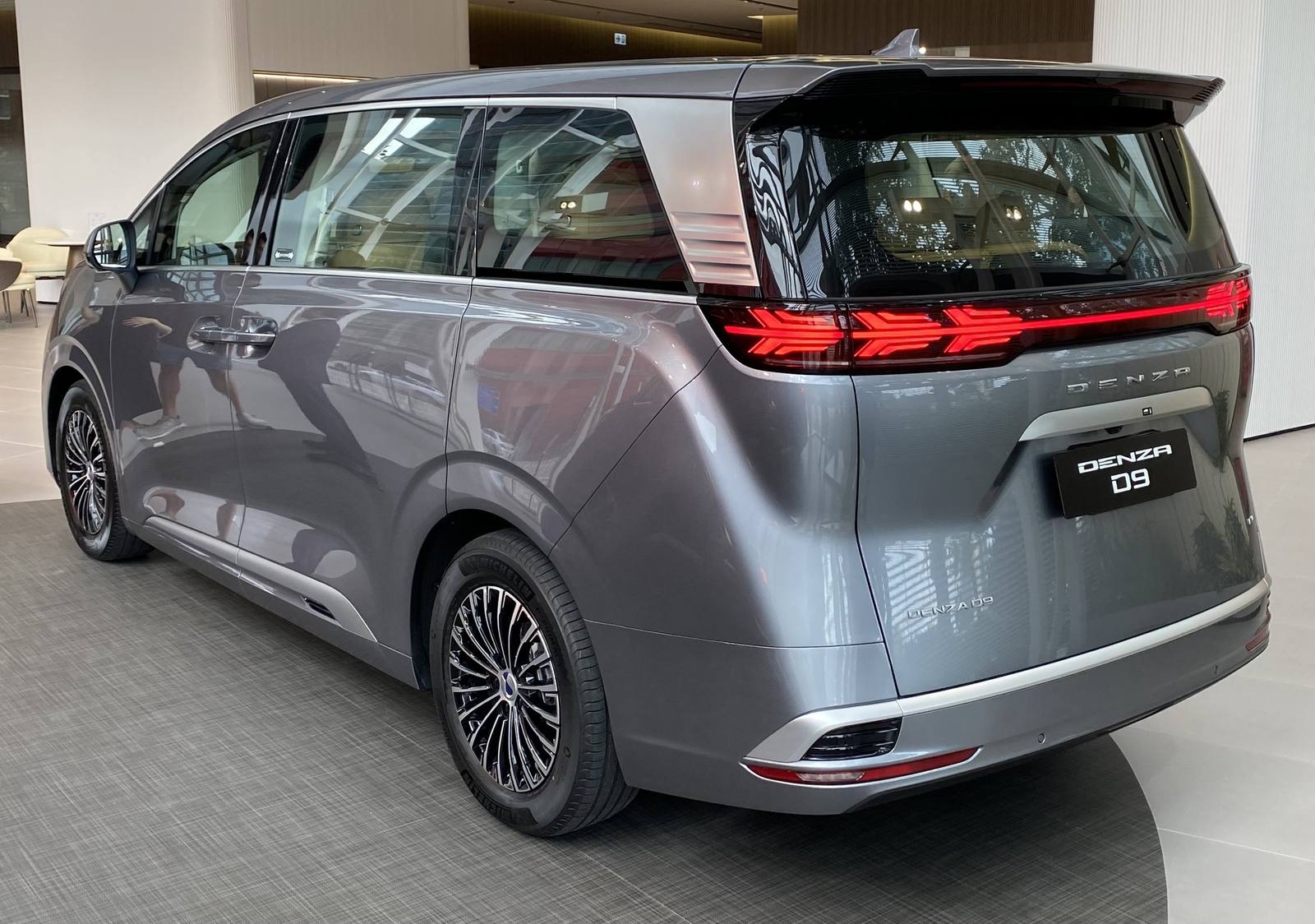 D9 EV 2WD