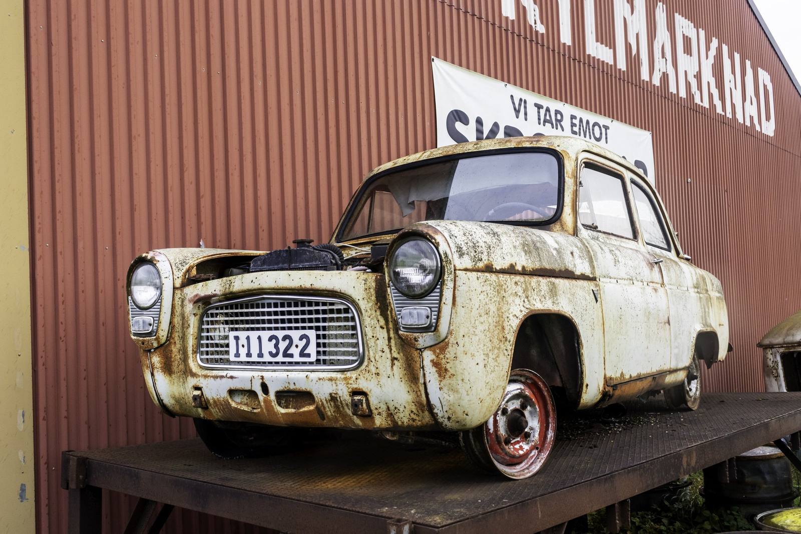 Anglia 100E