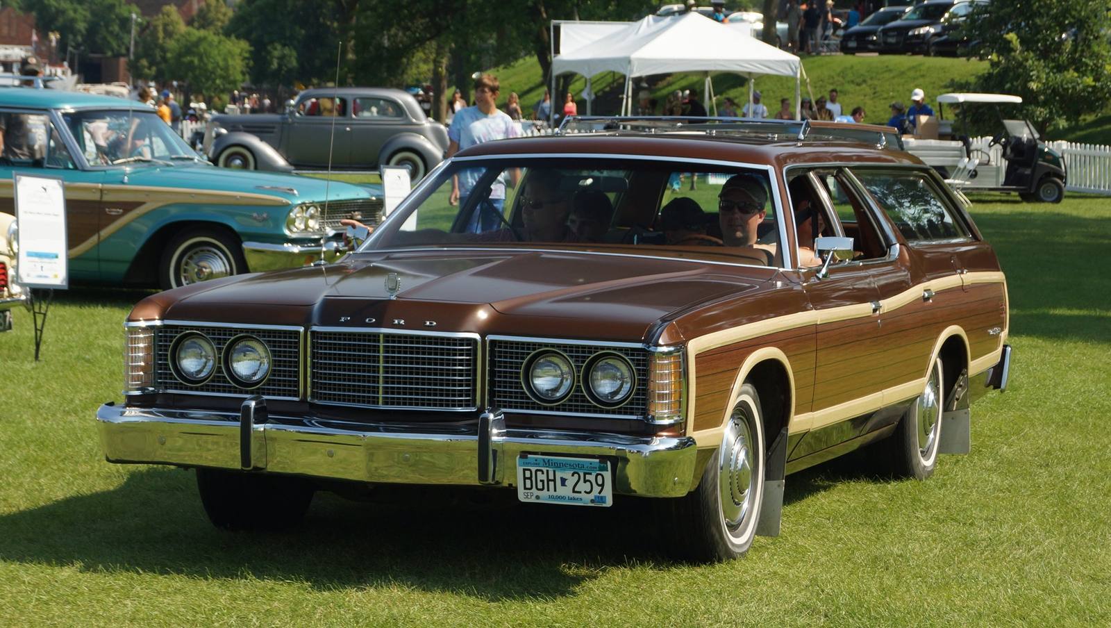 Country Squire (Gen 8) (1975)