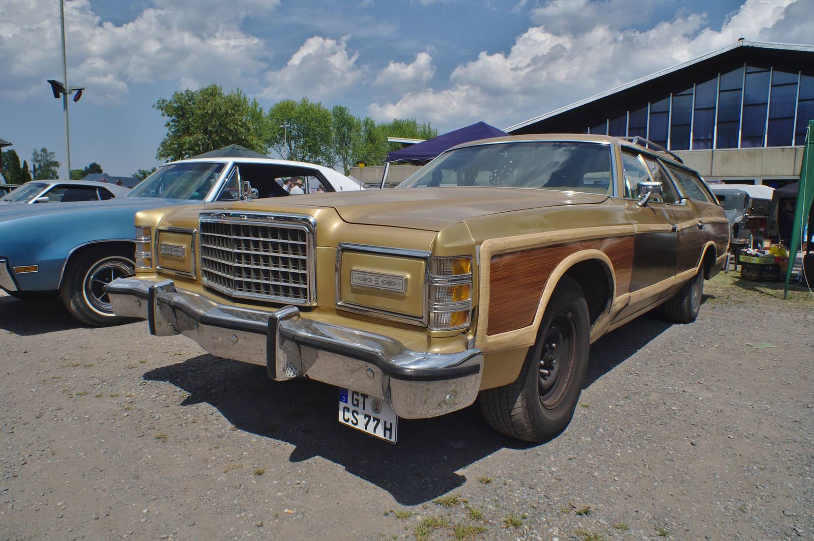 Country Squire (Gen 8) (1975)