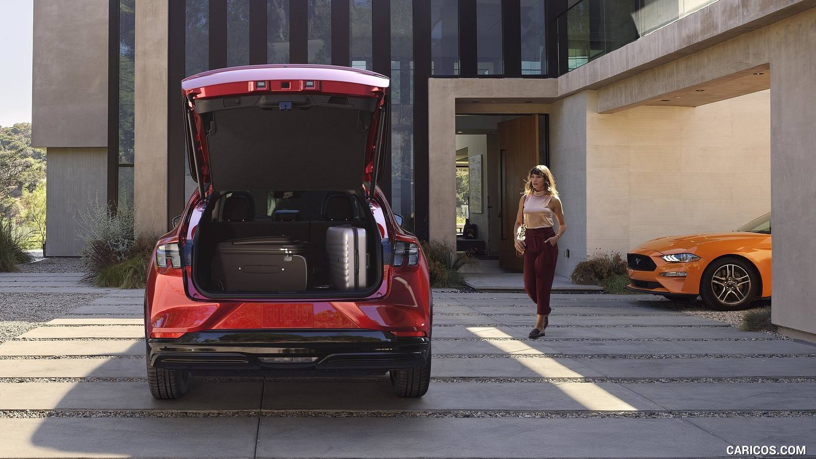Premium Extended Range AWD