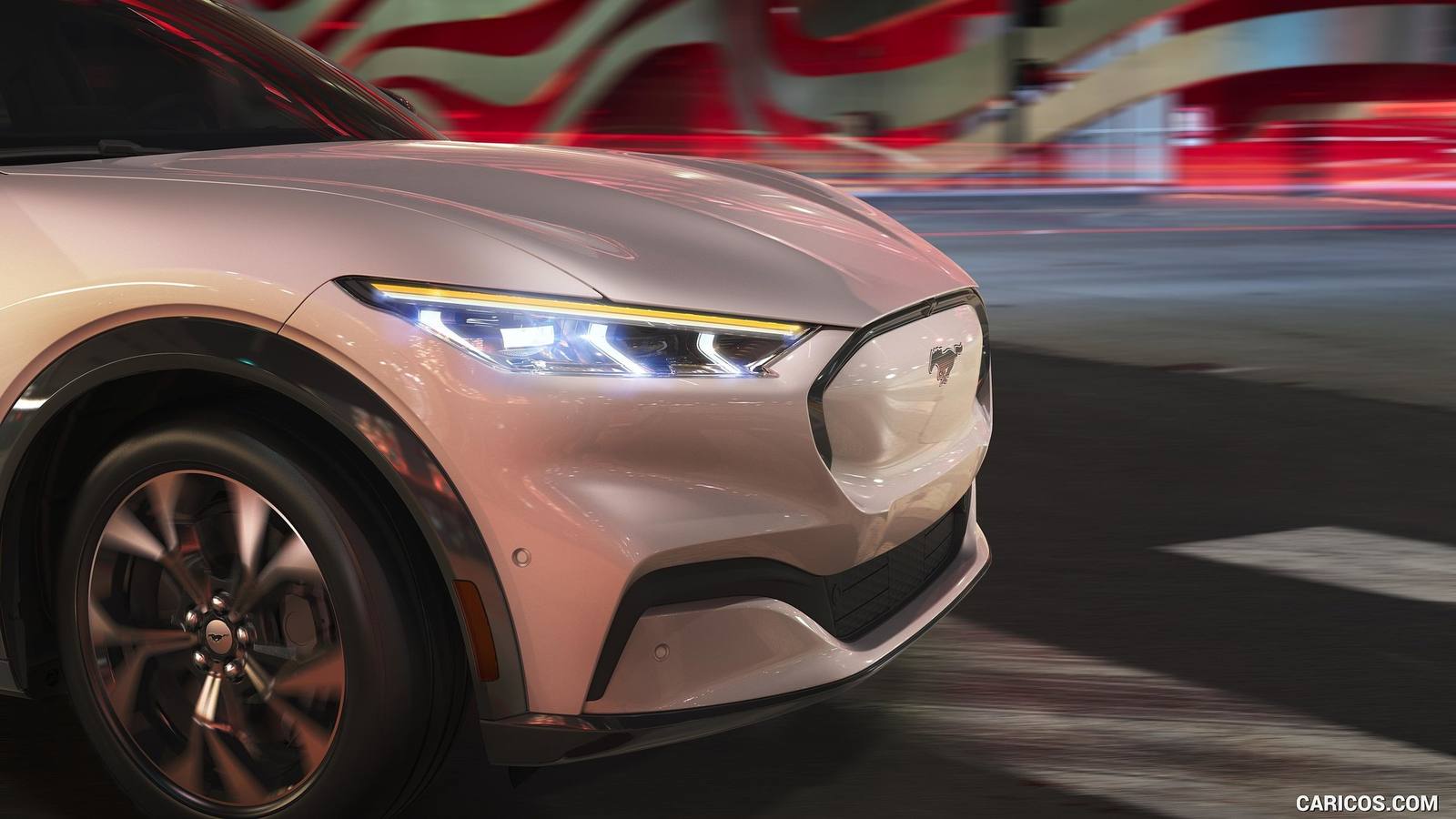 Premium Extended Range AWD