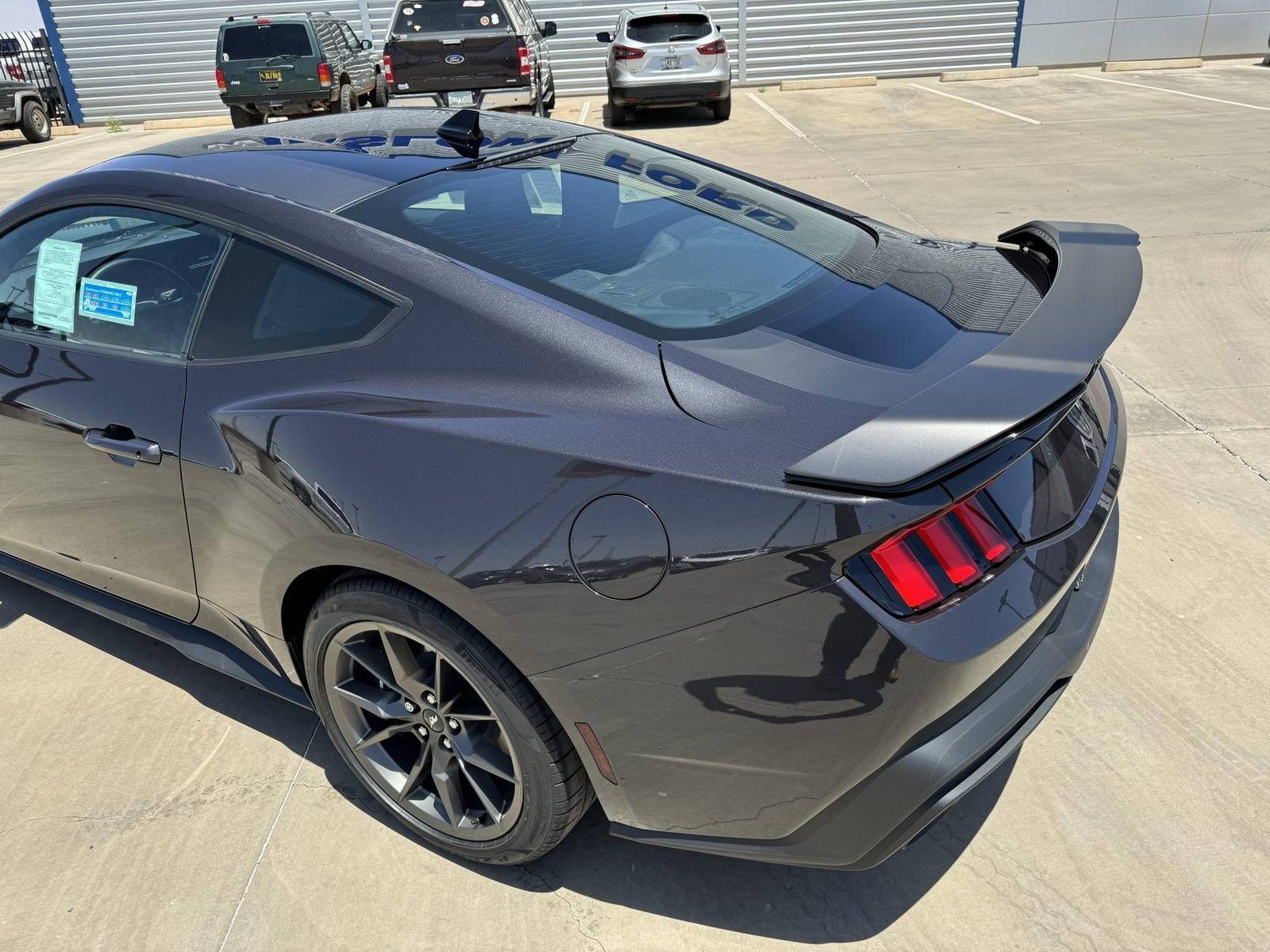 Dark Horse (S650)