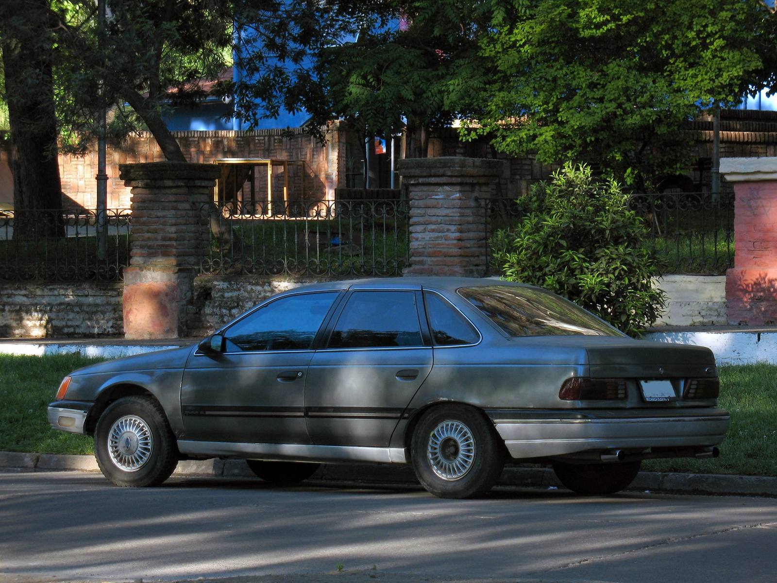 Taurus LX (1986)