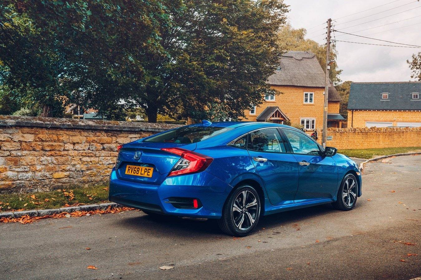 Civic 1.0 VTEC Turbo Sedan (EU)
