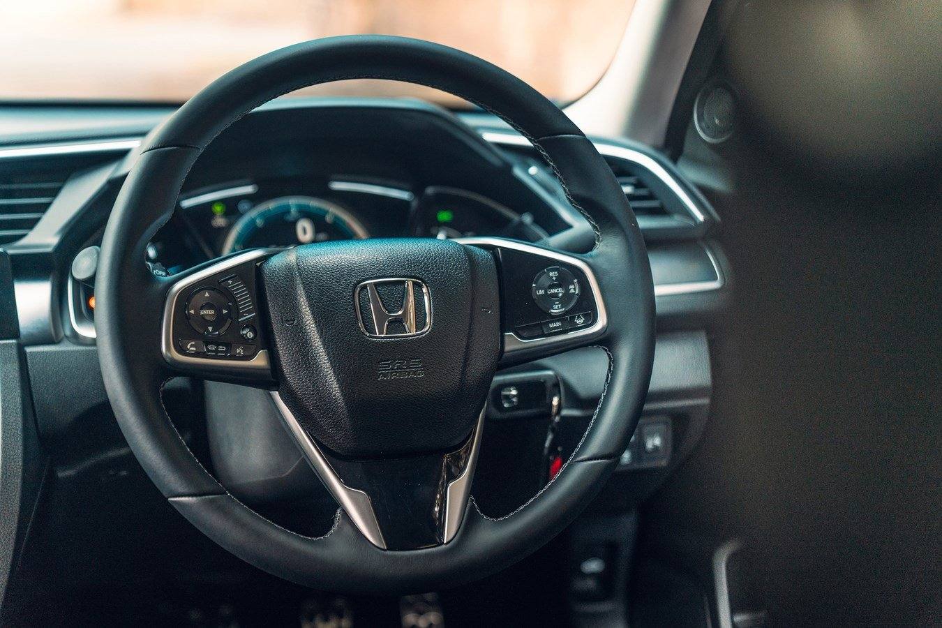 Civic 1.0 VTEC Turbo Sedan (EU)