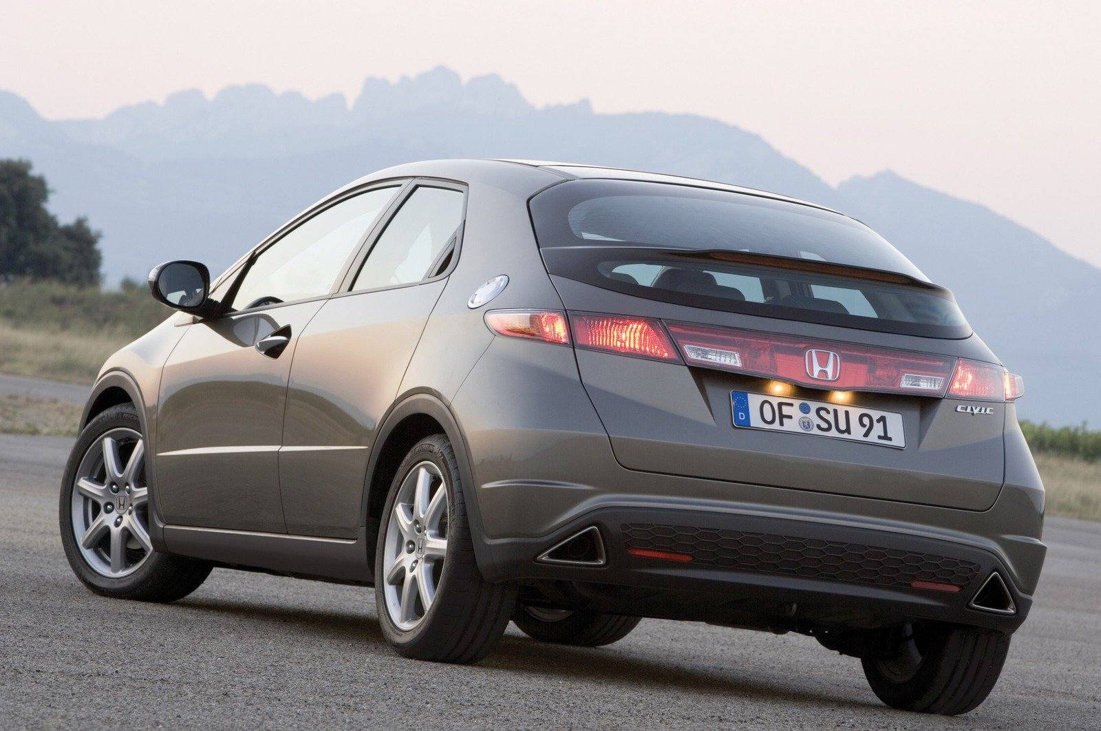 Civic 1.8 i-VTEC Hatchback (EU)