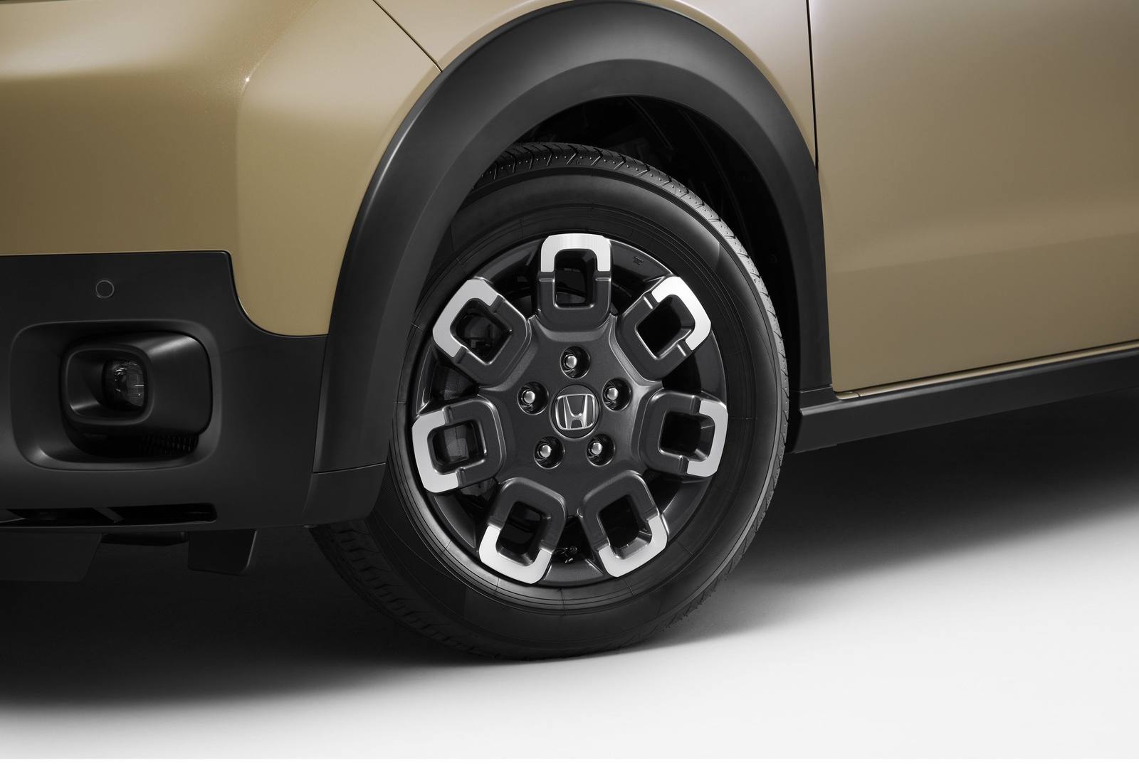 Freed Crosstar e:HEV