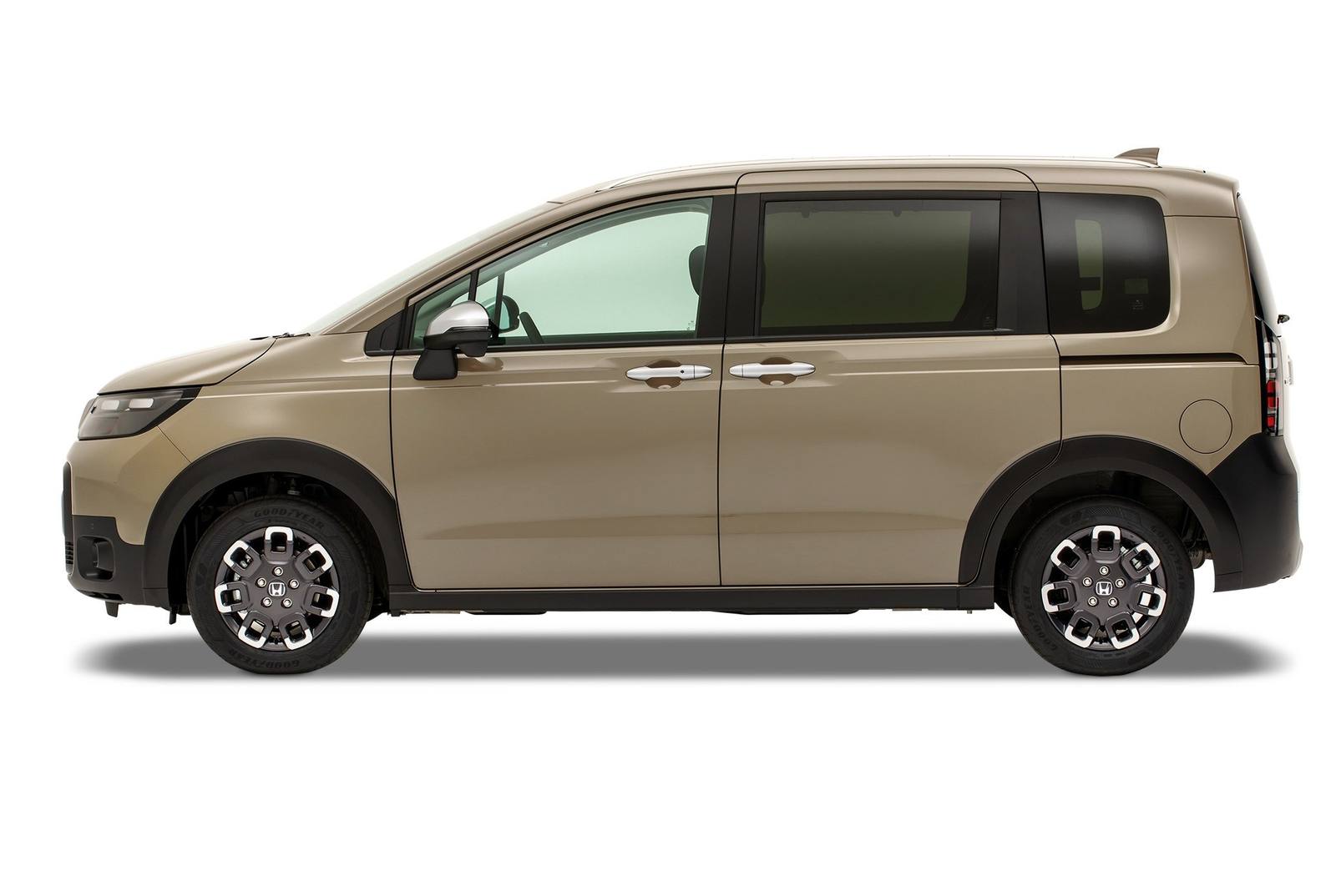 Freed Crosstar e:HEV