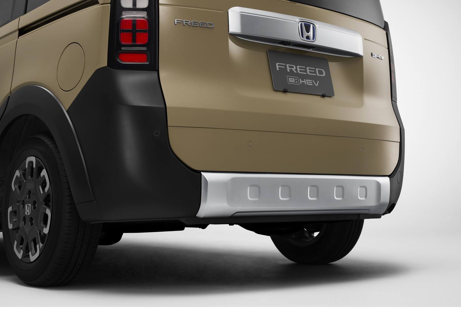 Freed Crosstar e:HEV