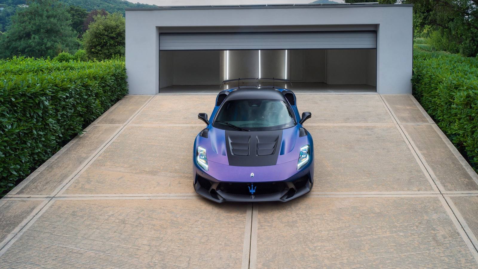 GT2 Stradale Fuoriserie Tribute to MC12 (one-off)