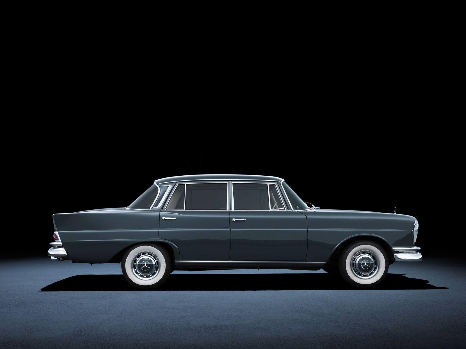 220 b