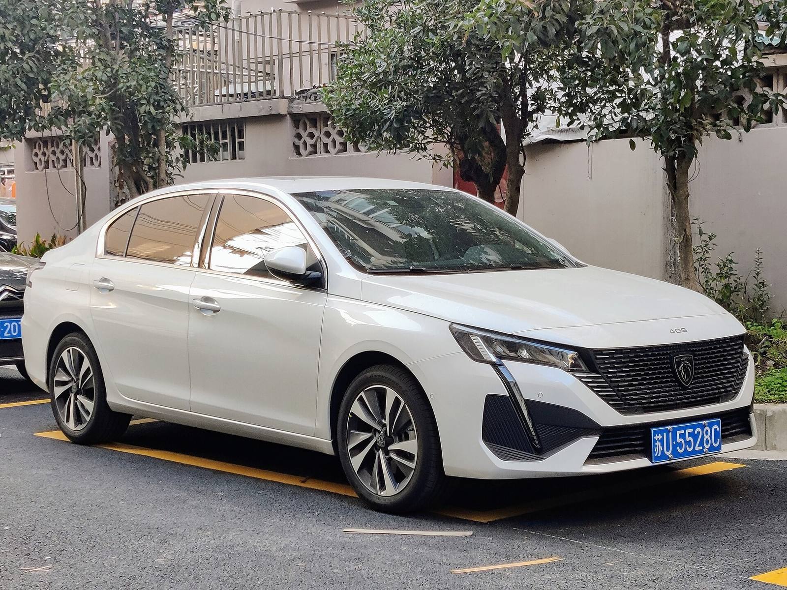 408 Hybrid 225 (PHEV)