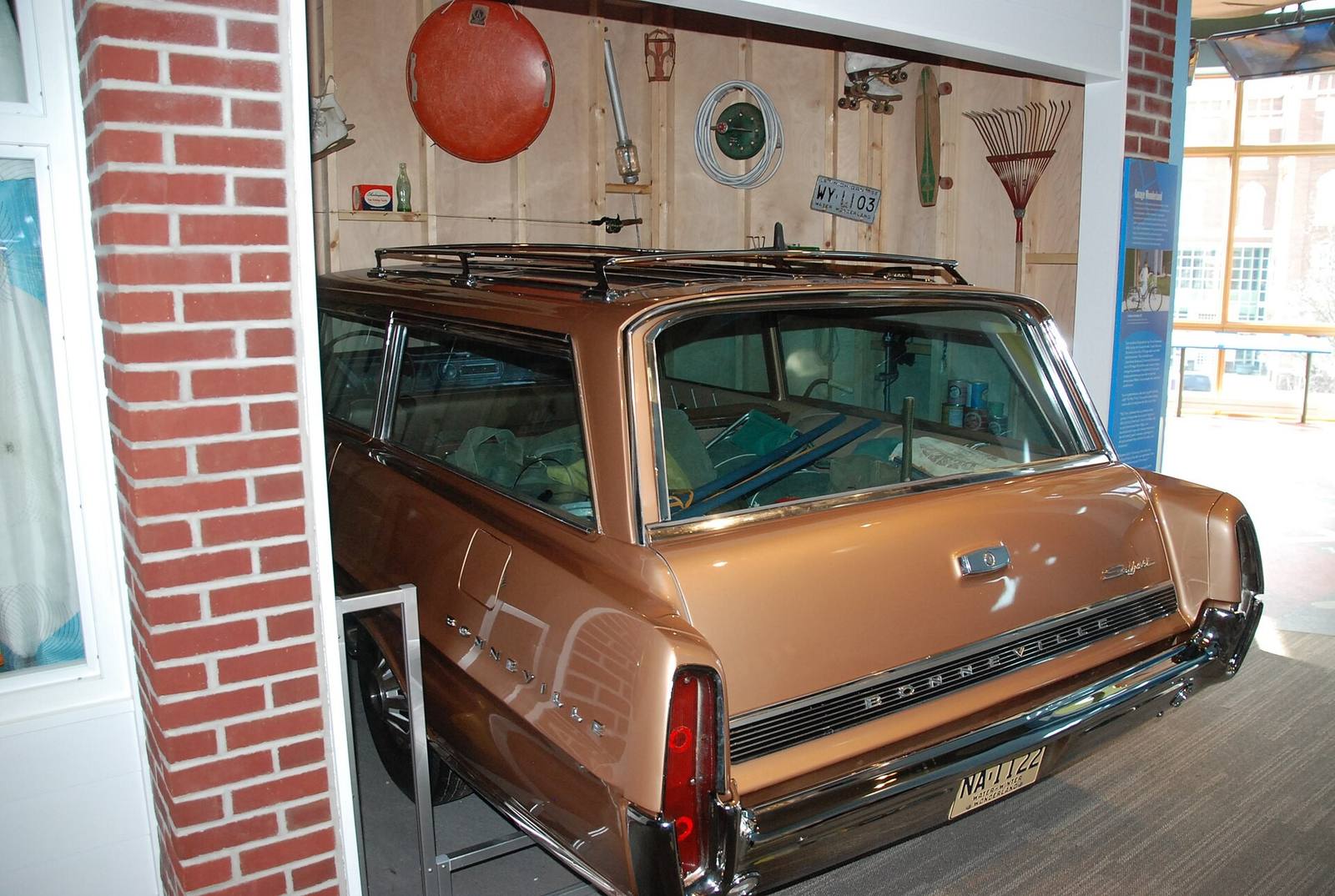 Bonneville 389