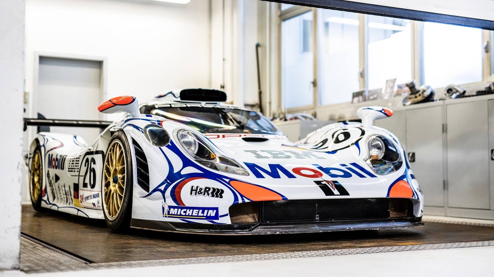 911 GT1-98