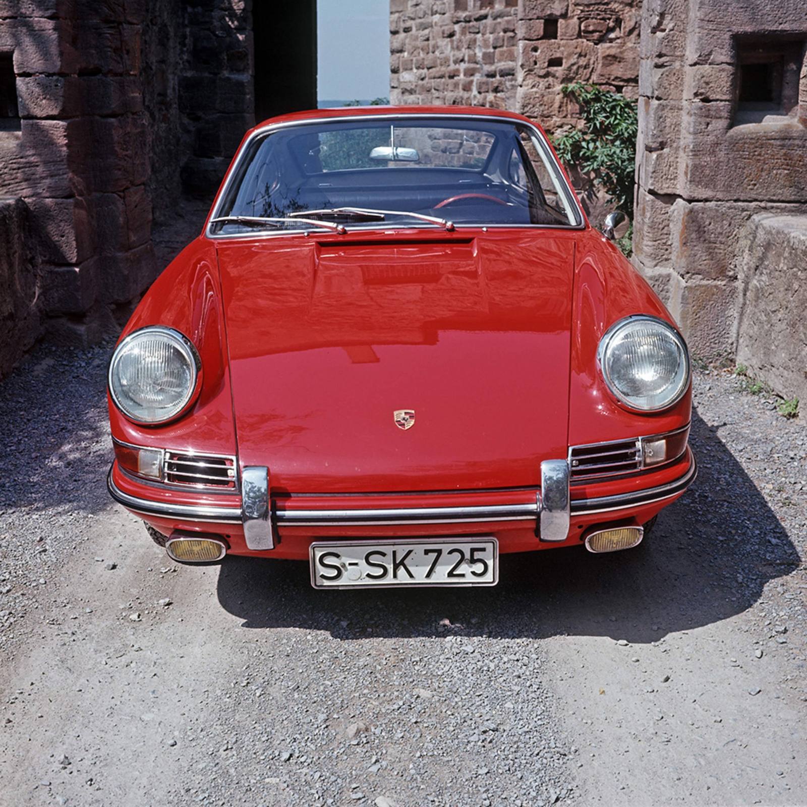 911