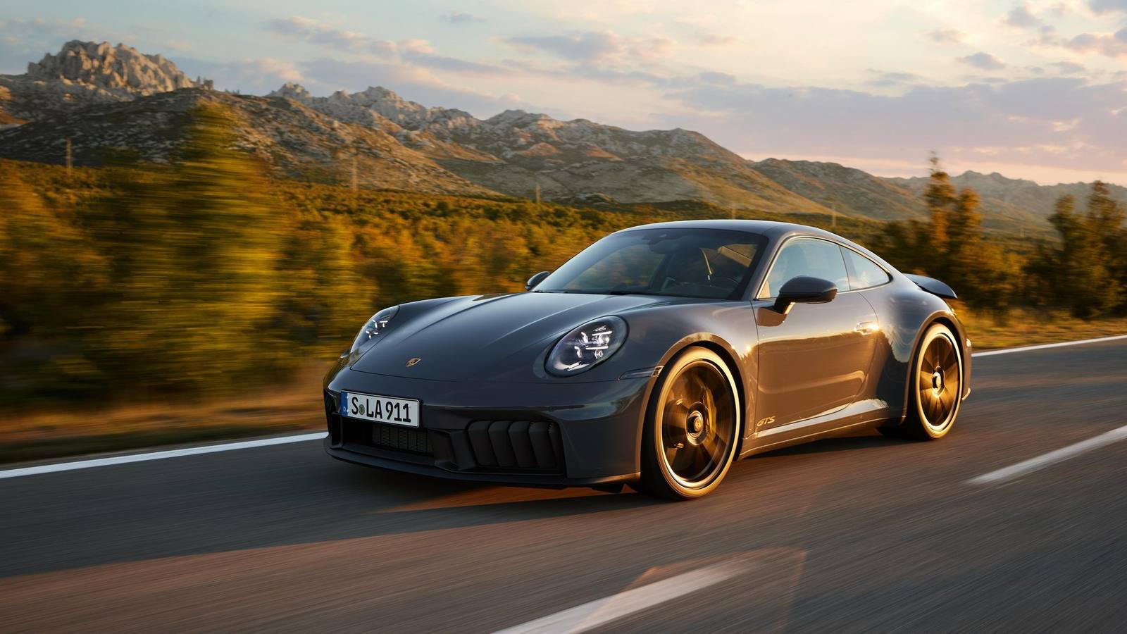 Carrera GTS (T-Hybrid)