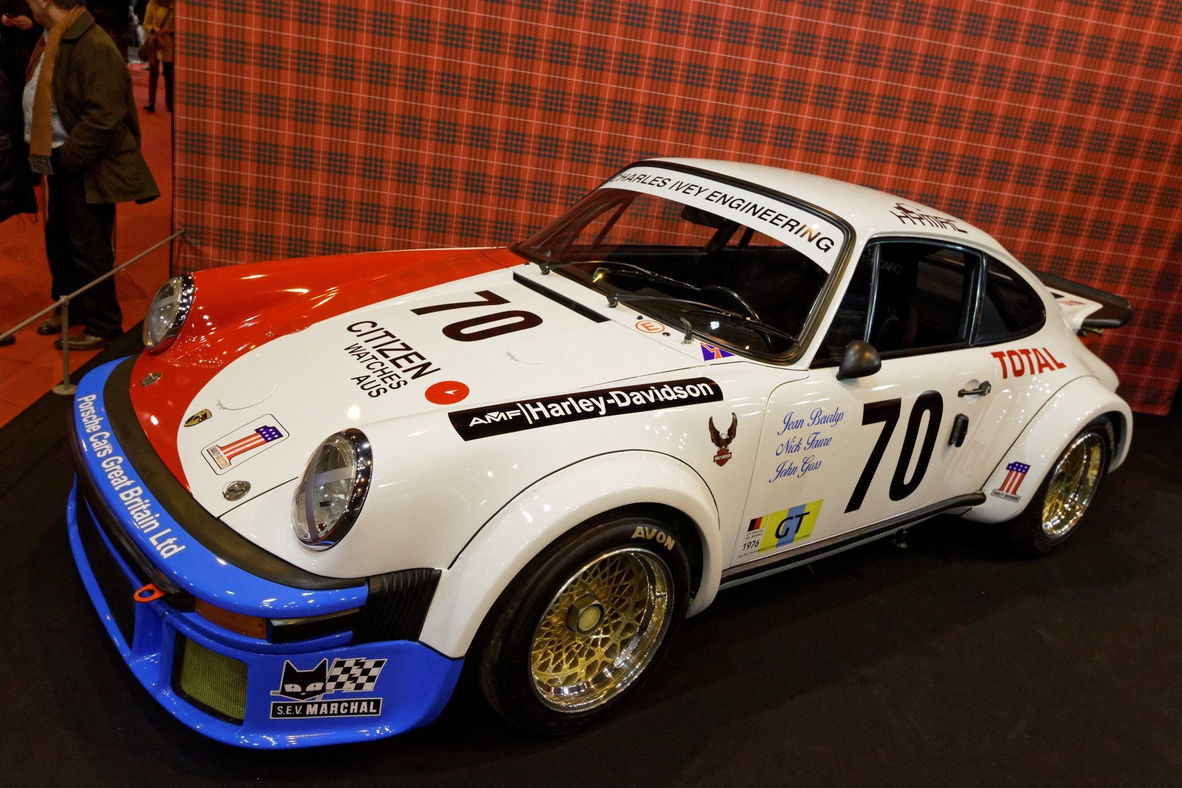934