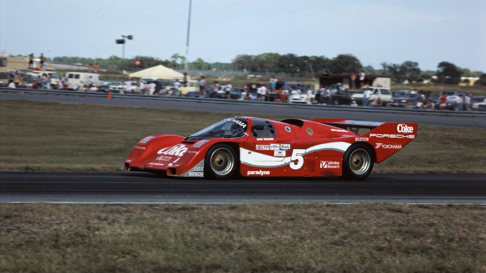 962