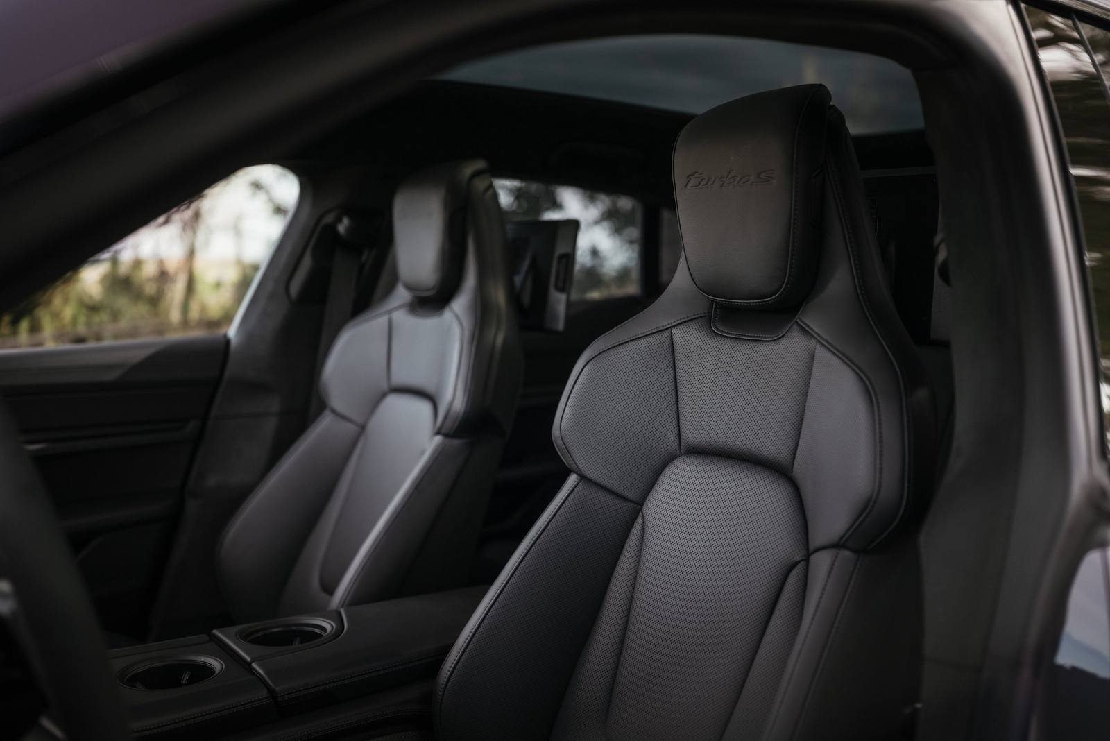 Taycan Turbo S Cross Turismo