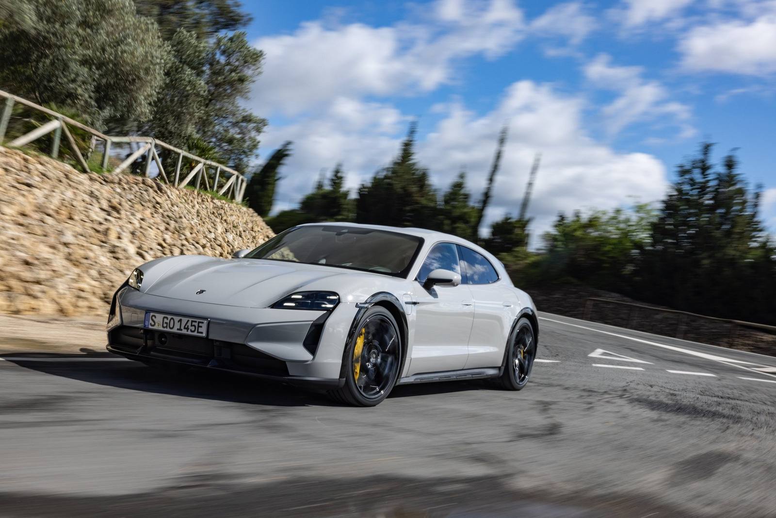 Taycan Turbo S Cross Turismo