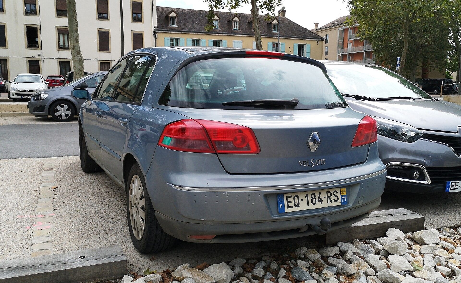 Vel Satis