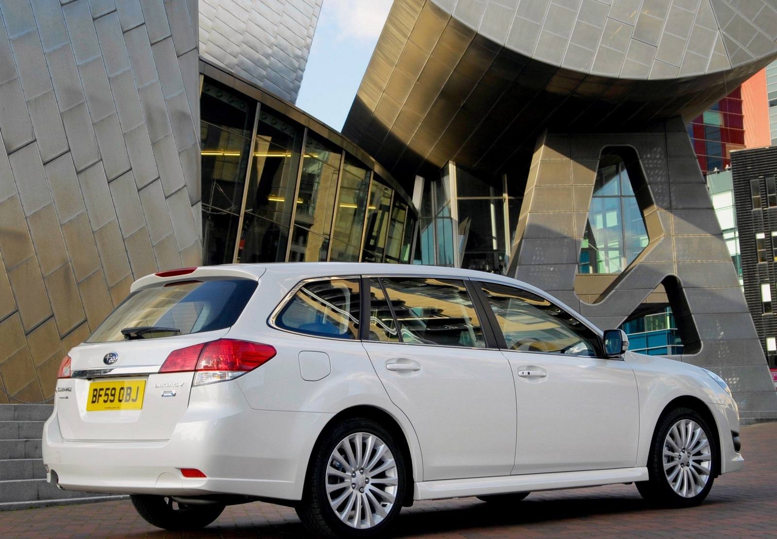 Legacy 2.0i Touring Wagon