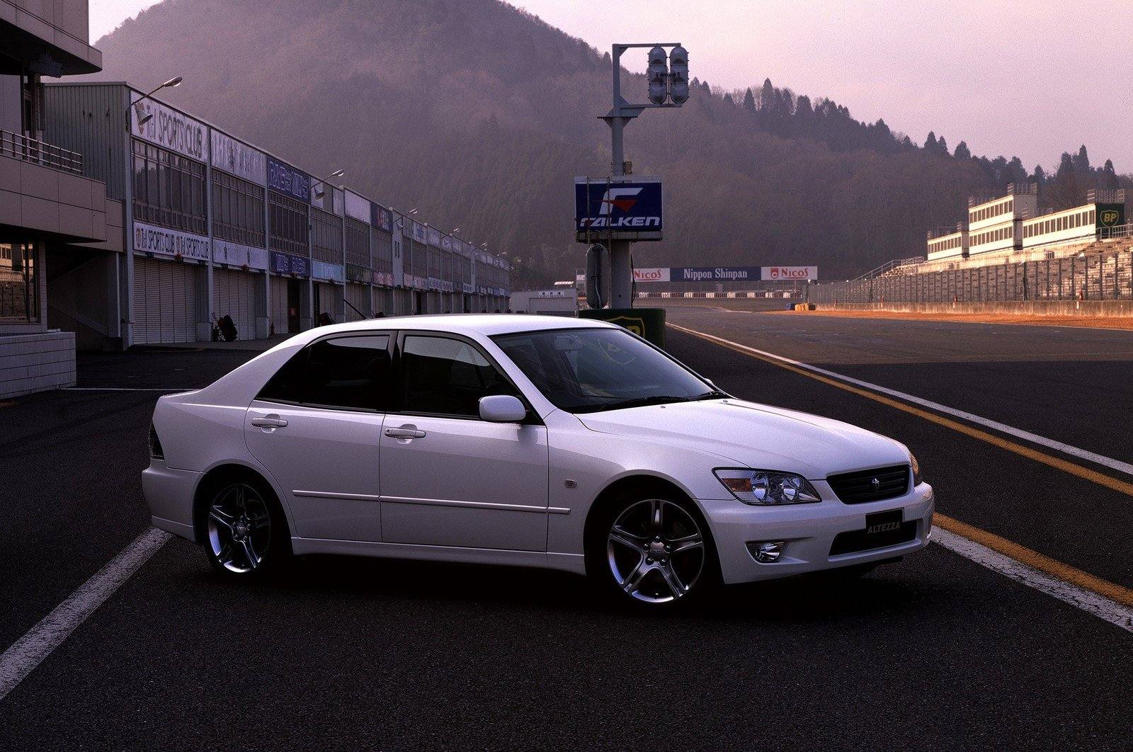 XE10 RS200 2.0 (3S-GE)