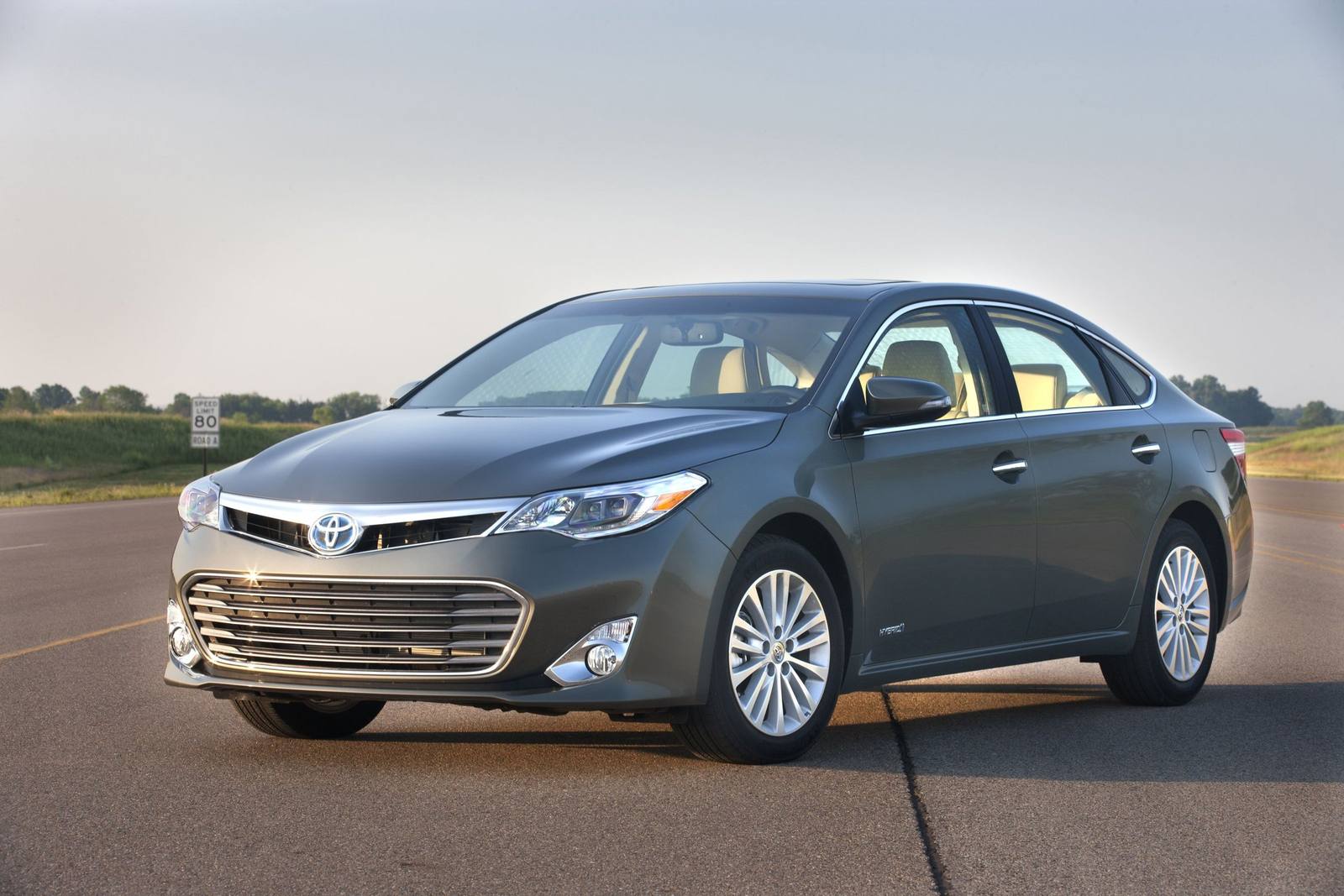Hybrid XLE Premium